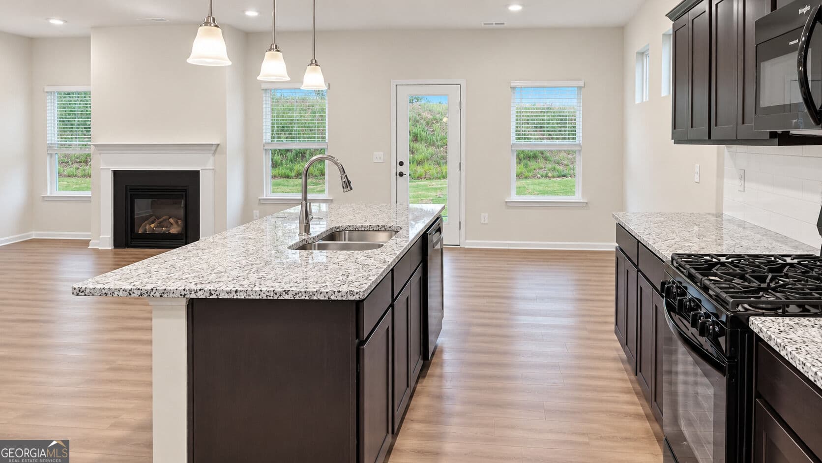 5 bedroom, 4 bathroom, 3,005 sq ft single family residence for rent at 415 Sierra Point, Cartersville, GA 30120 for $2,749 a month — photo 6