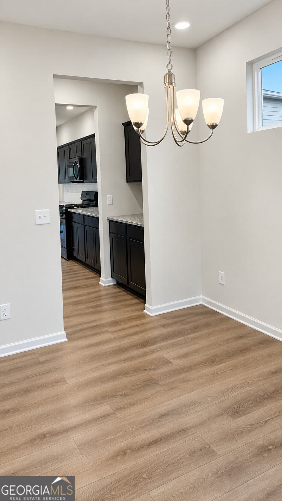 5 bedroom, 4 bathroom, 3,005 sq ft single family residence for rent at 415 Sierra Point, Cartersville, GA 30120 for $2,749 a month — photo 4