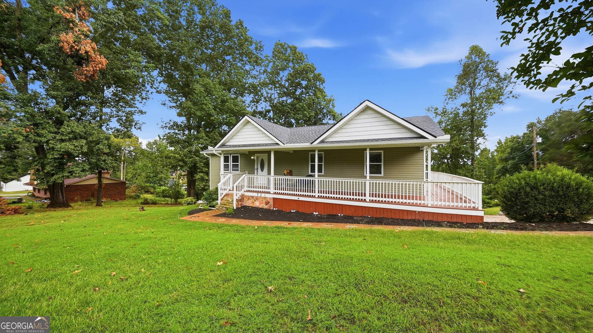 3 bedroom, 3 bathroom, 1,964 sq ft single family residence for sale at 734 Crestridge Drive, Rossville, GA 30741 — photo 2