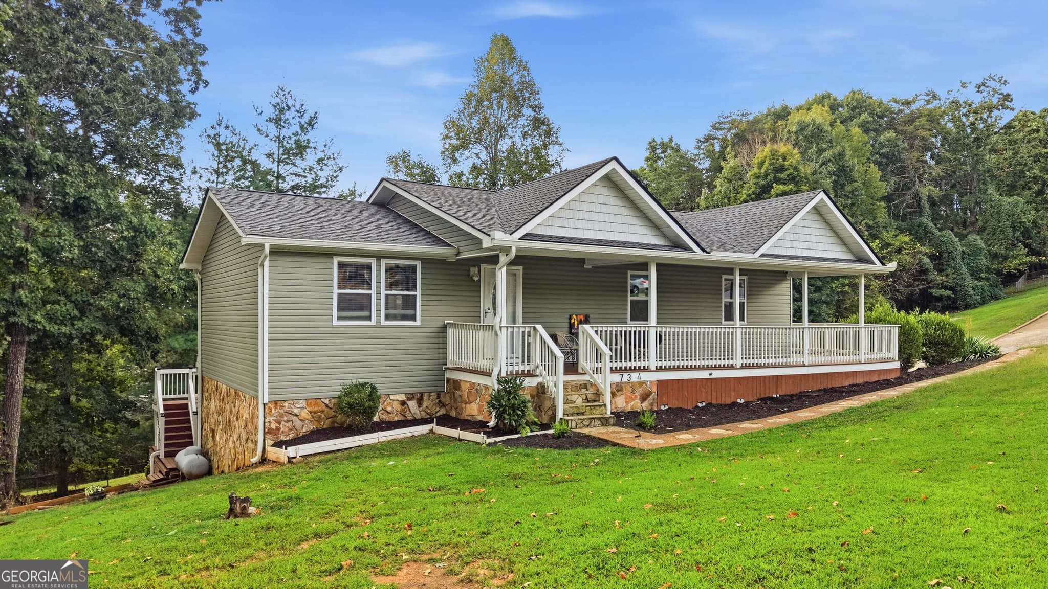 3 bedroom, 3 bathroom, 1,964 sq ft single family residence for sale at 734 Crestridge Drive, Rossville, GA 30741 — photo 3