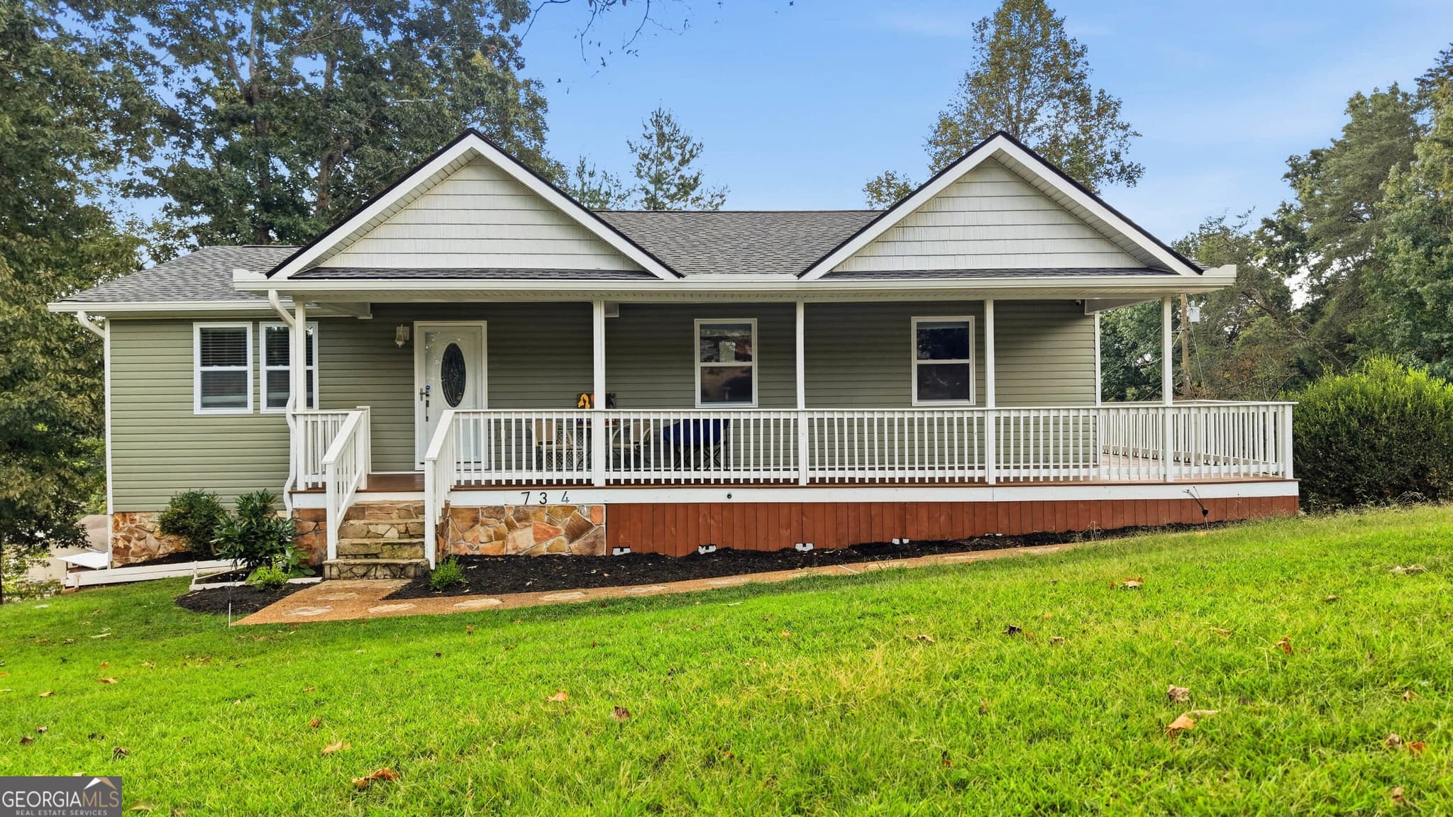 3 bedroom, 3 bathroom, 1,964 sq ft single family residence for sale at 734 Crestridge Drive, Rossville, GA 30741