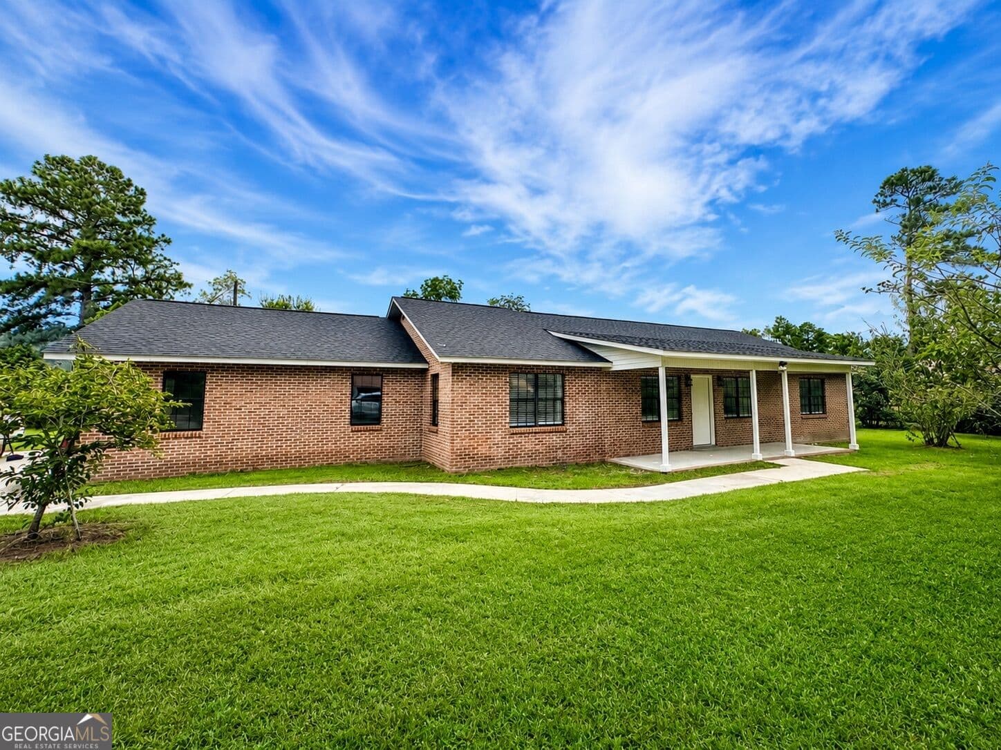 4 bedroom, 2.5 bathroom, 2,417 sq ft single family residence for sale at 33 Hester Street, Hazlehurst, GA 31539 — photo 1 of 37