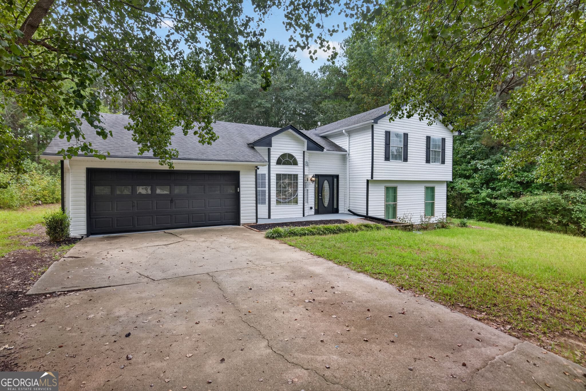 4 bedroom, 3 bathroom, 1,875 sq ft single family residence for sale at 220 Robert Drive, Braselton, GA 30517 — photo 2
