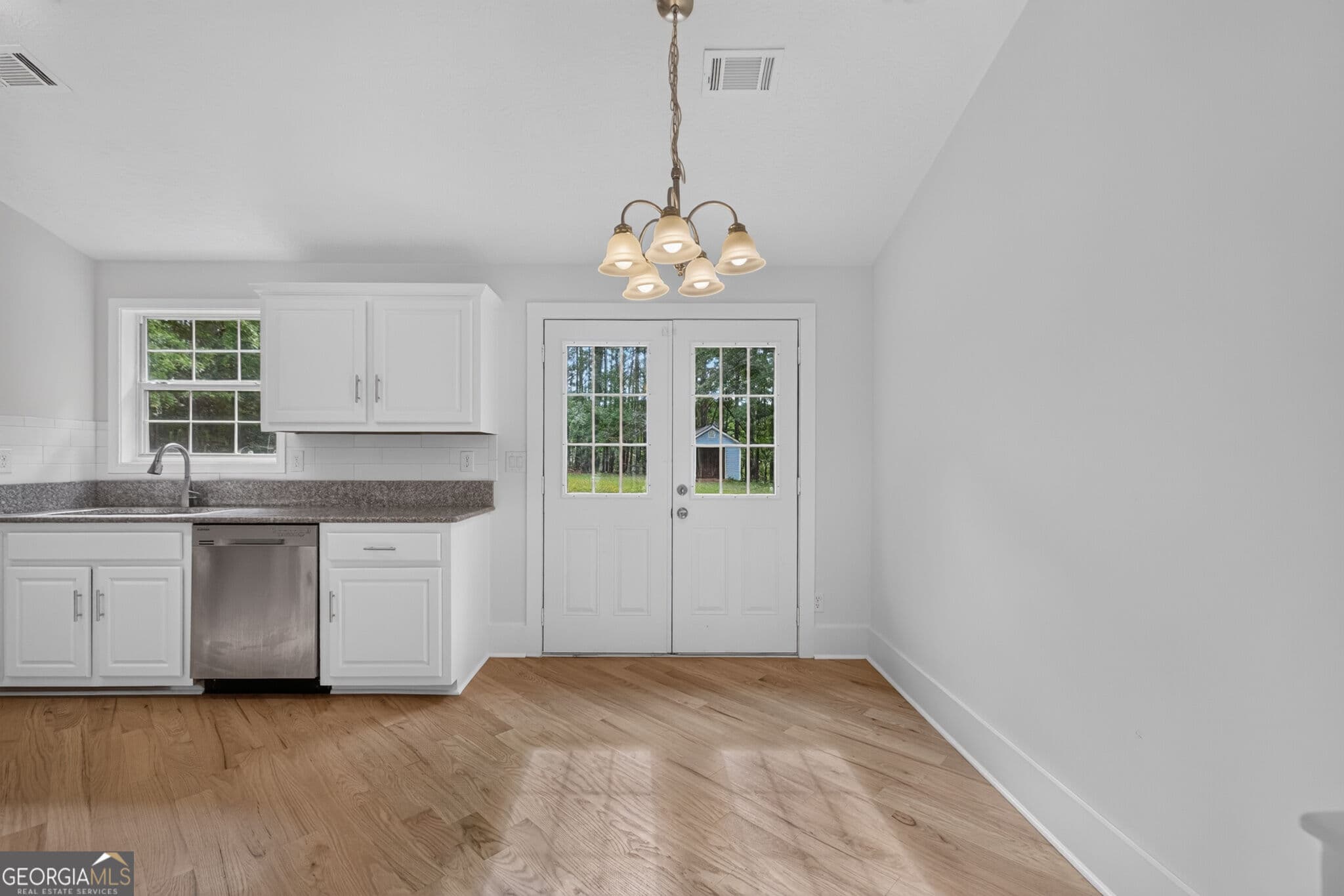 4 bedroom, 3 bathroom, 1,875 sq ft single family residence for sale at 220 Robert Drive, Braselton, GA 30517 — photo 7
