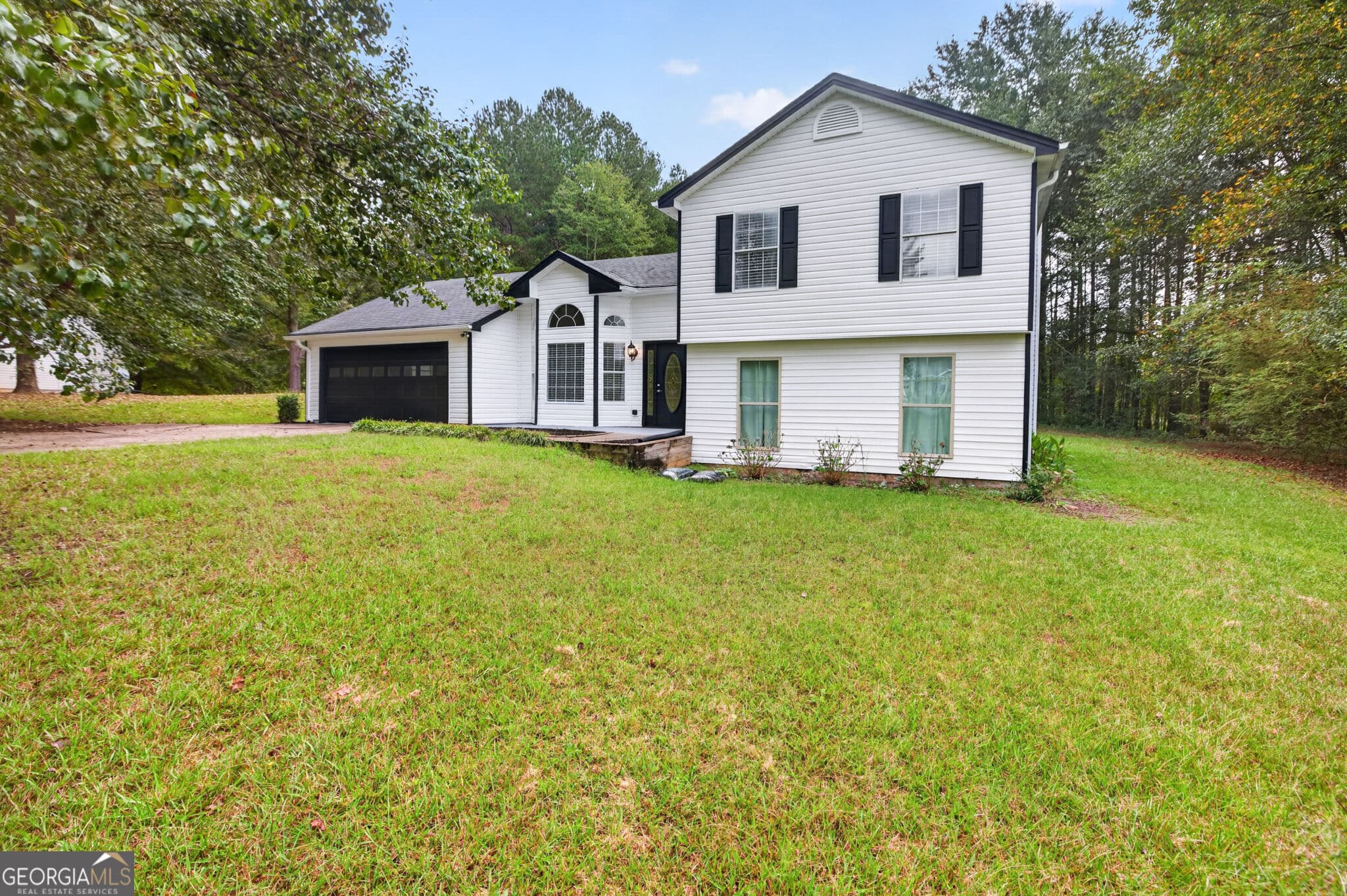 4 bedroom, 3 bathroom, 1,875 sq ft single family residence for sale at 220 Robert Drive, Braselton, GA 30517 — photo 3
