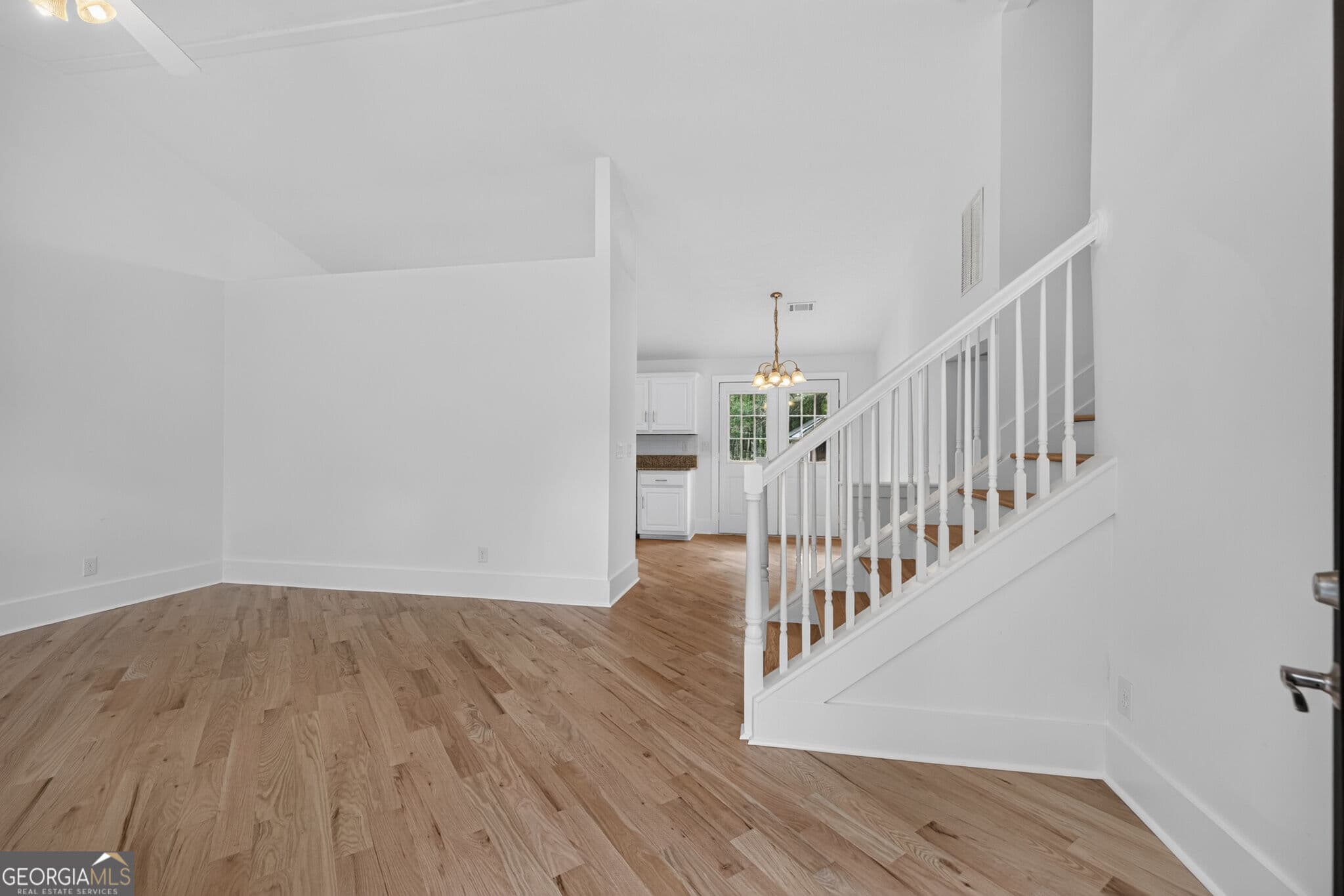 4 bedroom, 3 bathroom, 1,875 sq ft single family residence for sale at 220 Robert Drive, Braselton, GA 30517 — photo 8