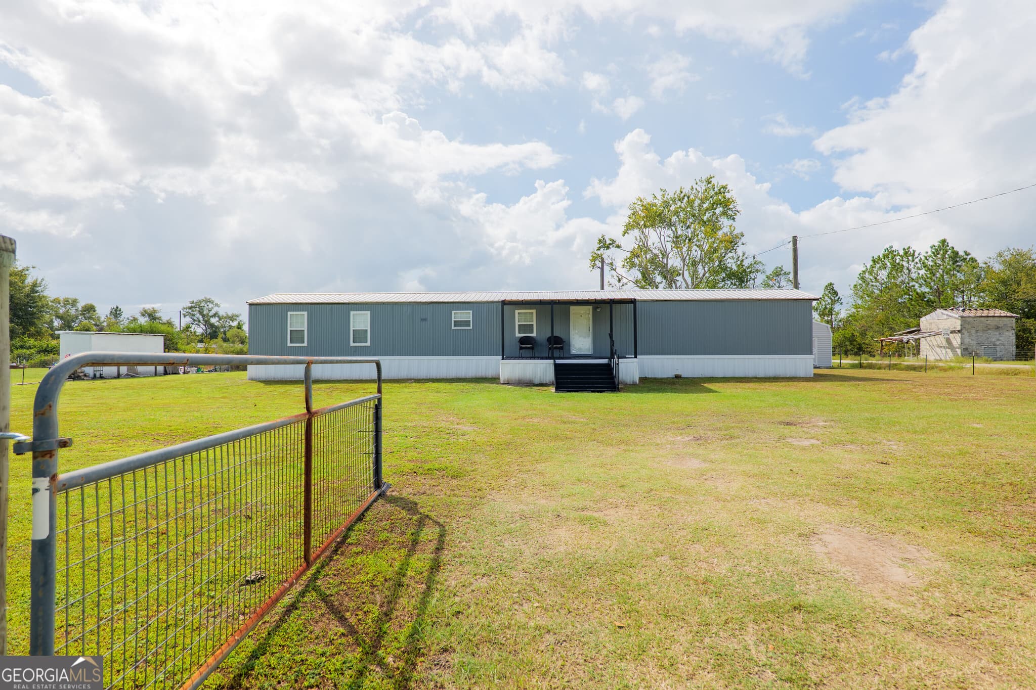 3 bedroom, 2 bathroom, 1,208 sq ft manufactured home,single family residence for sale at 264 Cuttings Loop Road, Homerville, GA 31634 — photo 4