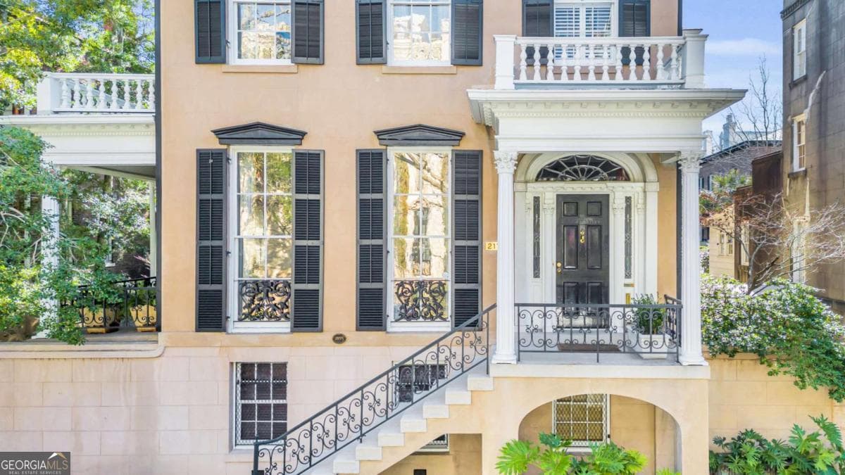 4 bedroom, 5 bathroom, 7,162 sq ft single family residence for sale at 211 E Charlton Street, Savannah, GA 31401 — photo 2