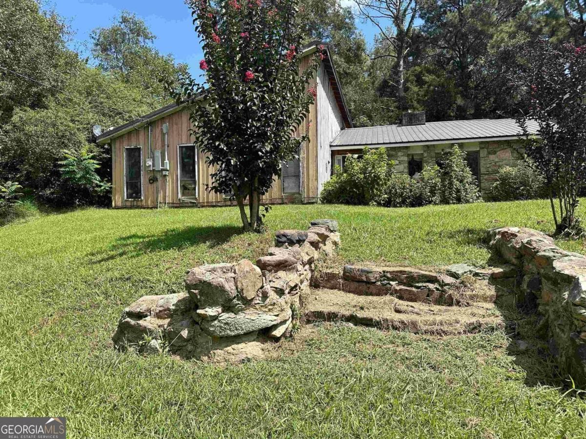 4 bedroom, 2.5 bathroom, 3,100 sq ft single family residence sold at 8040 Hwy 15, White Plains, GA 30678