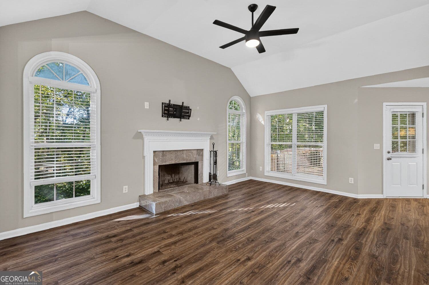 4 bedroom, 3 bathroom, 2,327 sq ft single family residence for sale at 1980 Lanier Heights Drive, Cumming, GA 30041 — photo 7