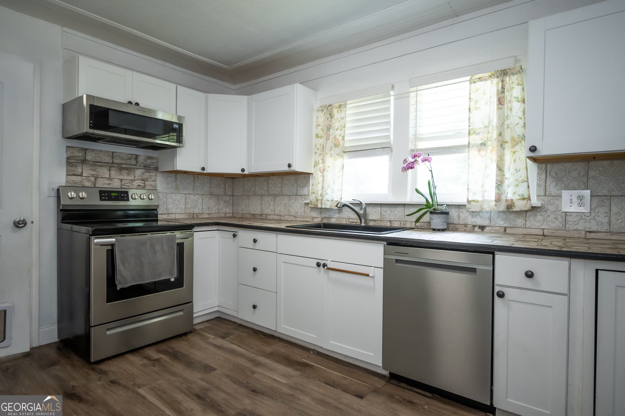 2 bedroom, 1 bathroom, 1,036 sq ft single family residence for sale at 64 Madison, Commerce, GA 30529 — photo 6