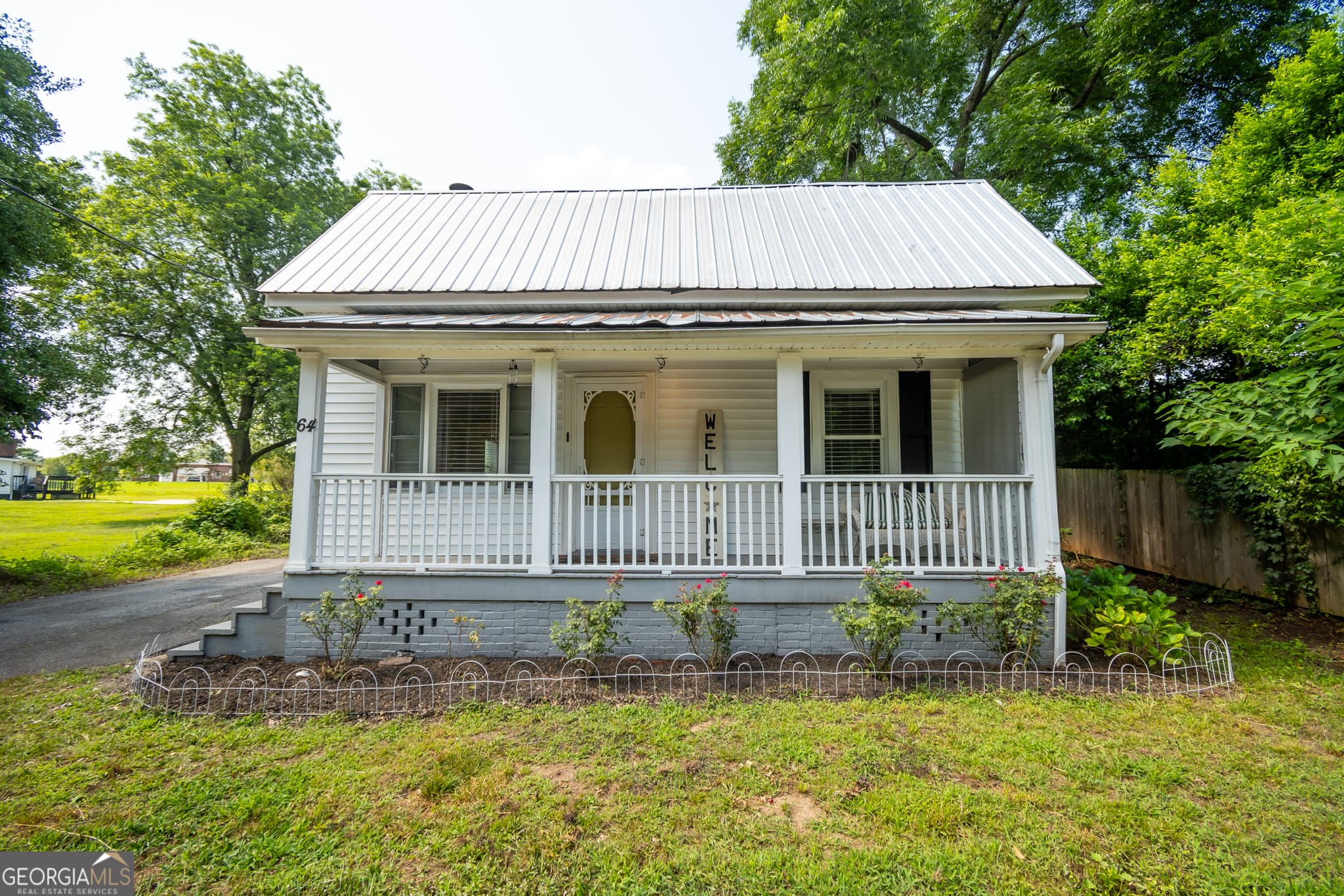 2 bedroom, 1 bathroom, 1,036 sq ft single family residence for sale at 64 Madison, Commerce, GA 30529