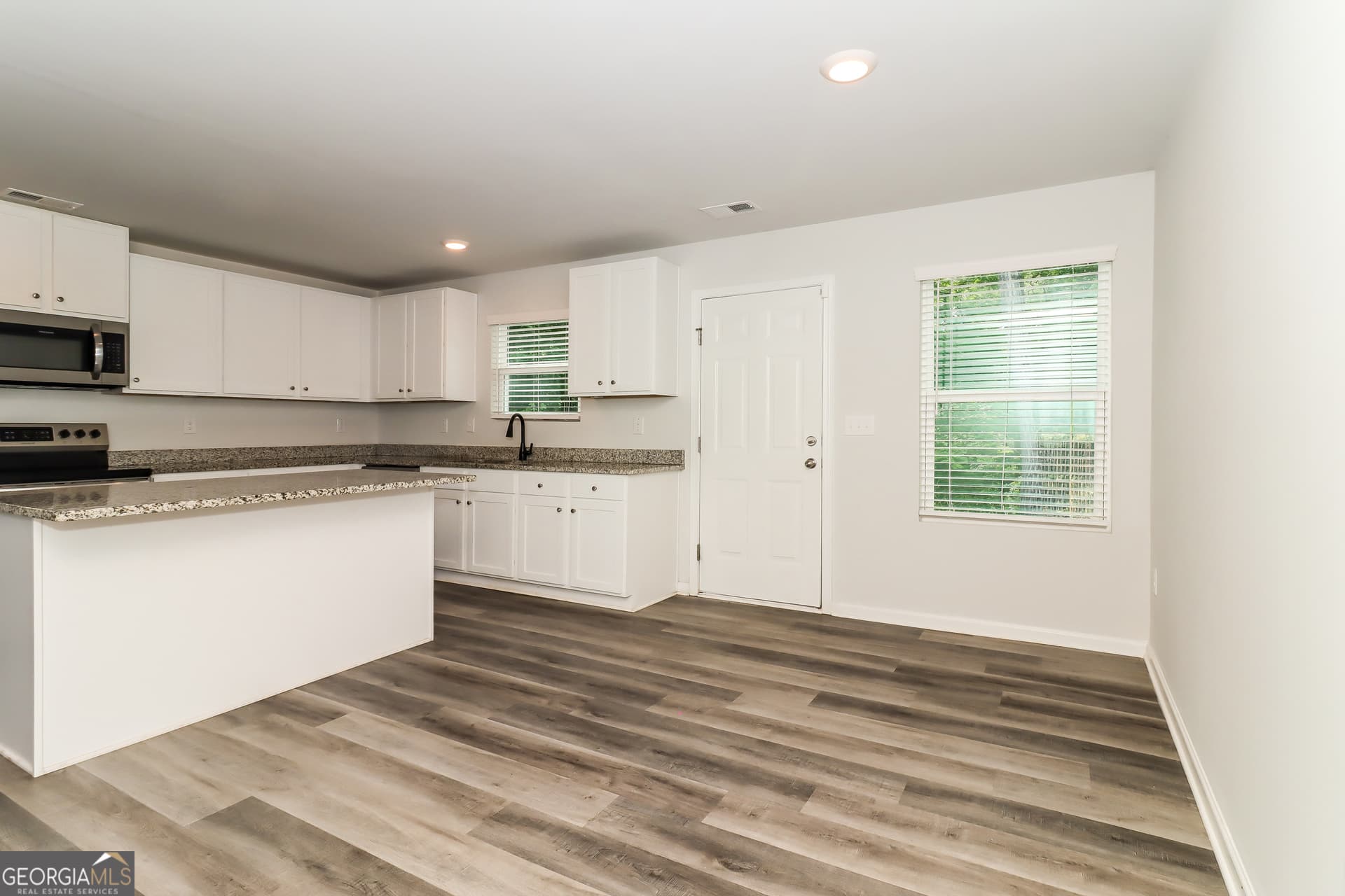 4 bedroom, 3 bathroom, 1,902 sq ft single family residence for sale at 309 Muskogee Drive, Dallas, GA 30132 — photo 2