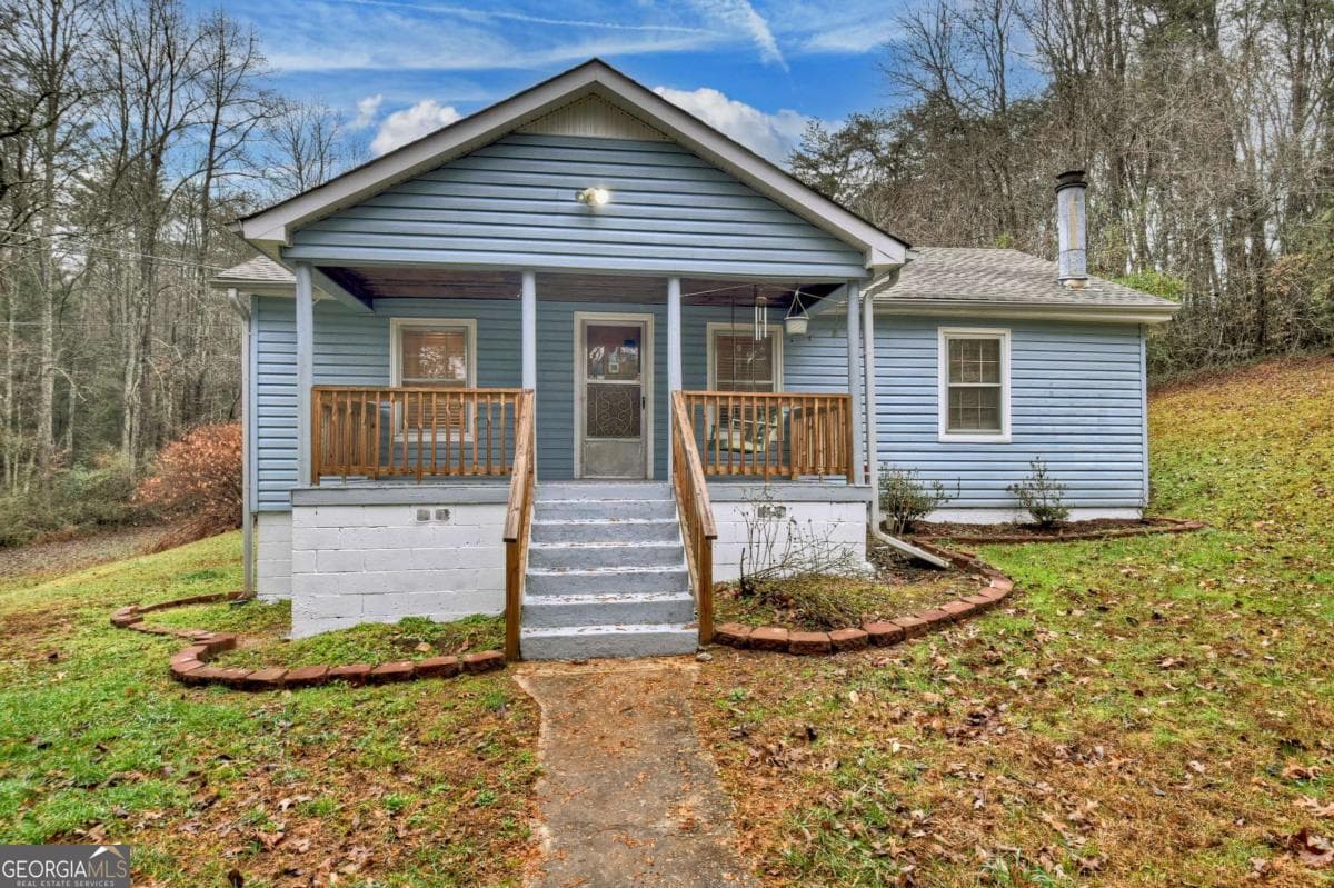 4 bedroom, 1.5 bathroom, 1,036 sq ft single family residence for sale at 6 Old Aska Curve, Blue Ridge, GA 30513 — photo 2