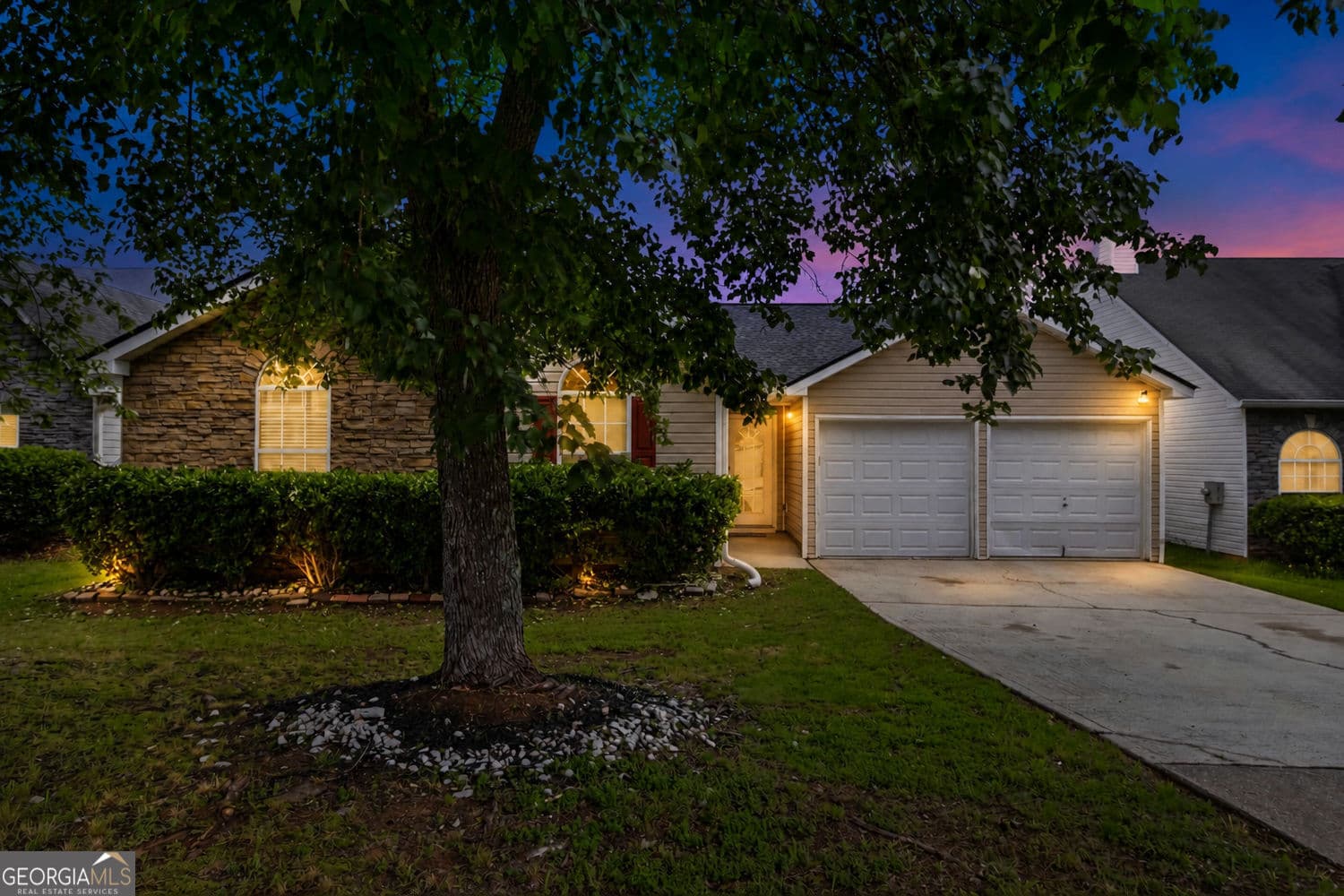 3 bedroom, 2 bathroom, 1,466 sq ft single family residence for sale at 2922 Knoll View Place, Douglasville, GA 30135 — photo 3