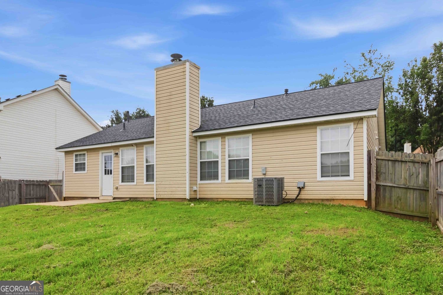 3 bedroom, 2 bathroom, 1,466 sq ft single family residence for sale at 2922 Knoll View Place, Douglasville, GA 30135 — photo 4