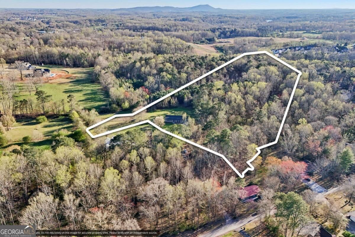 5 bedroom, 3 bathroom, 3,660 sq ft single family residence for sale at 6471 Forsyth Drive, Cumming, GA 30028 — photo 2
