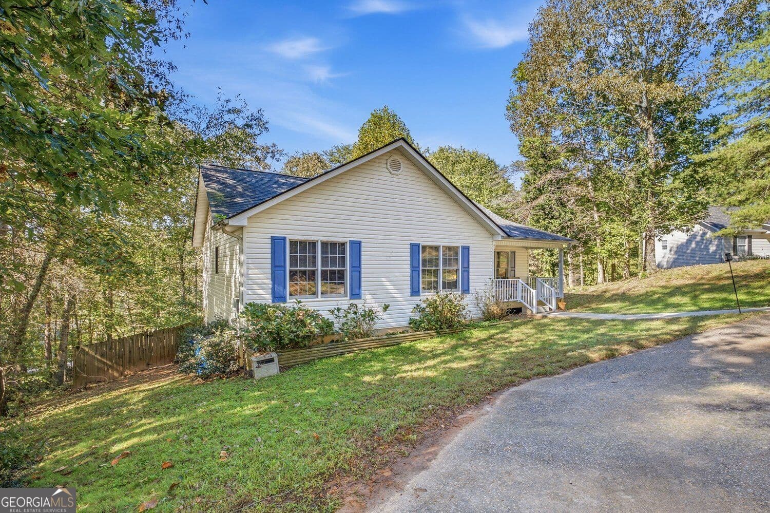 3 bedroom, 2 bathroom, 1,344 sq ft single family residence for sale at 355 Royal Oaks Lane, Dahlonega, GA 30533 — photo 2