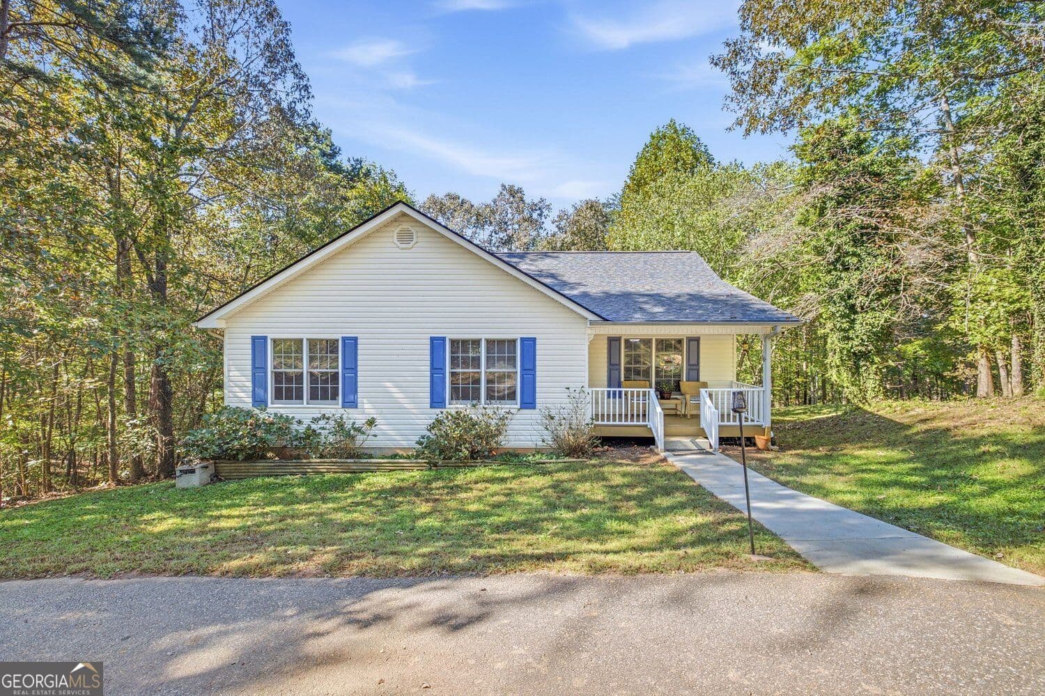 3 bedroom, 2 bathroom, 1,344 sq ft single family residence for sale at 355 Royal Oaks Lane, Dahlonega, GA 30533 — photo 1 of 35