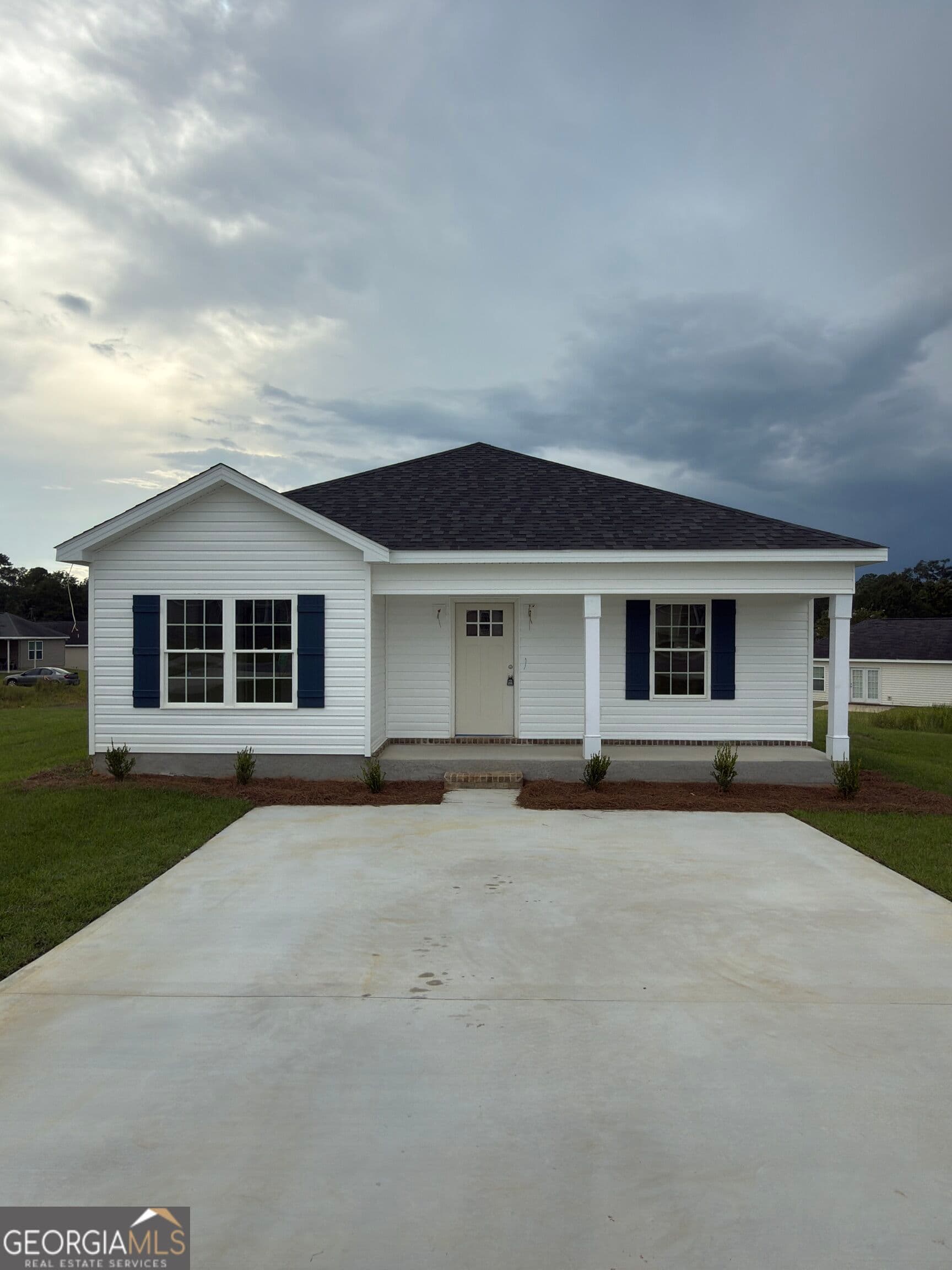 2 bedroom, 2 bathroom, 1,106 sq ft single family residence for sale at 516 Nickies Way, Statesboro, GA 30461