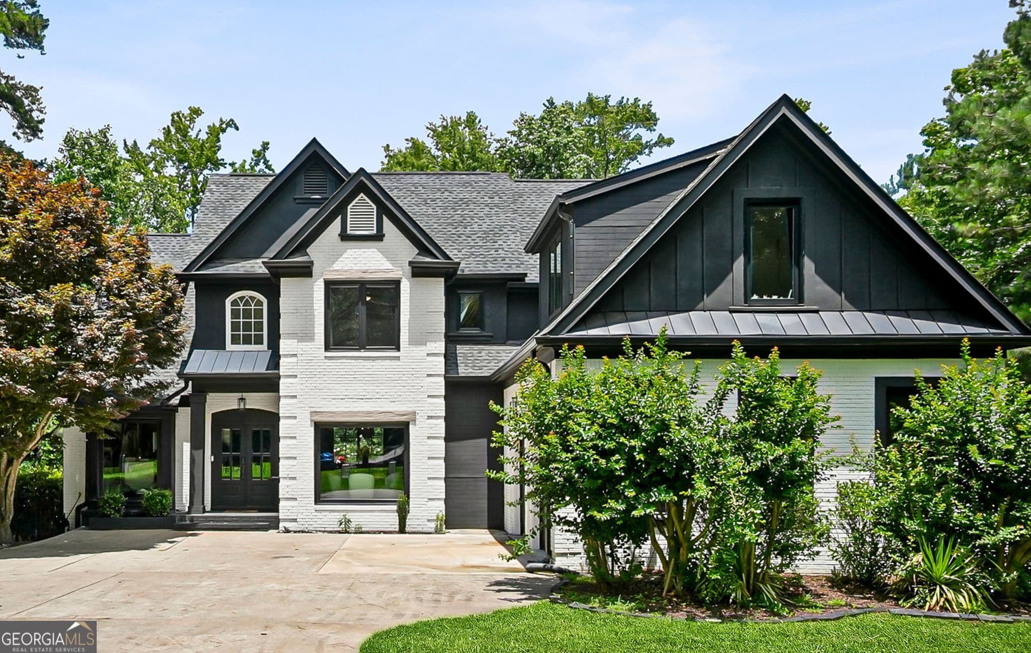 6 bedroom, 8 bathroom, 10,626 sq ft single family residence for sale at 1236 Boat Rock Road, South Fulton, GA 30331 — photo 3