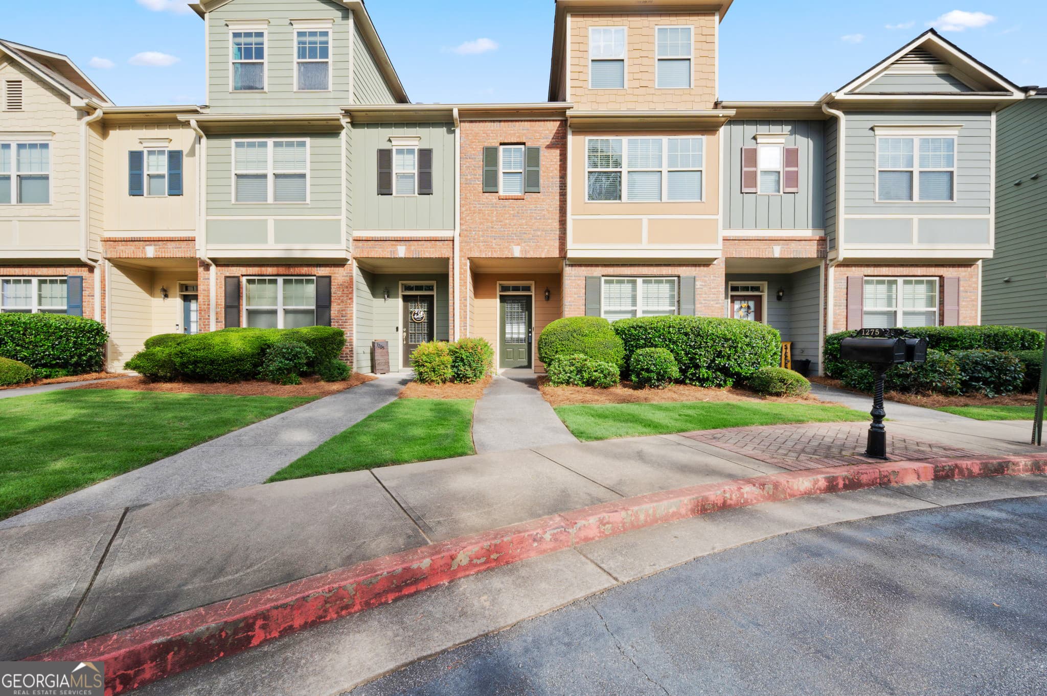 4 bedroom, 3.5 bathroom townhouse sold at 1275 Ridenour Boulevard, Kennesaw, GA 30152