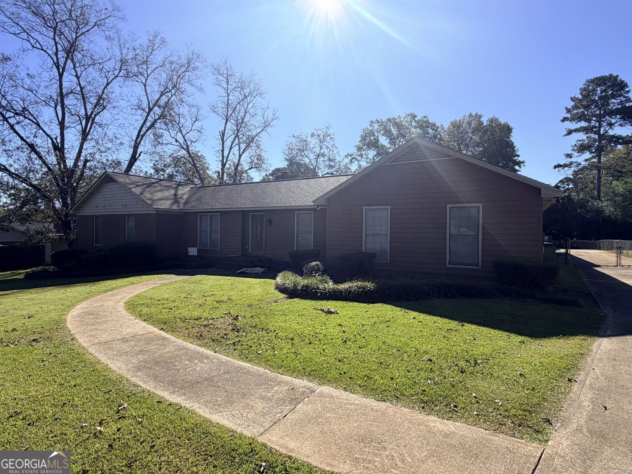 5 bedroom, 3 bathroom, 2,750 sq ft single family residence for sale at 168 Berkeley Road, Albany, GA 31721 — photo 2