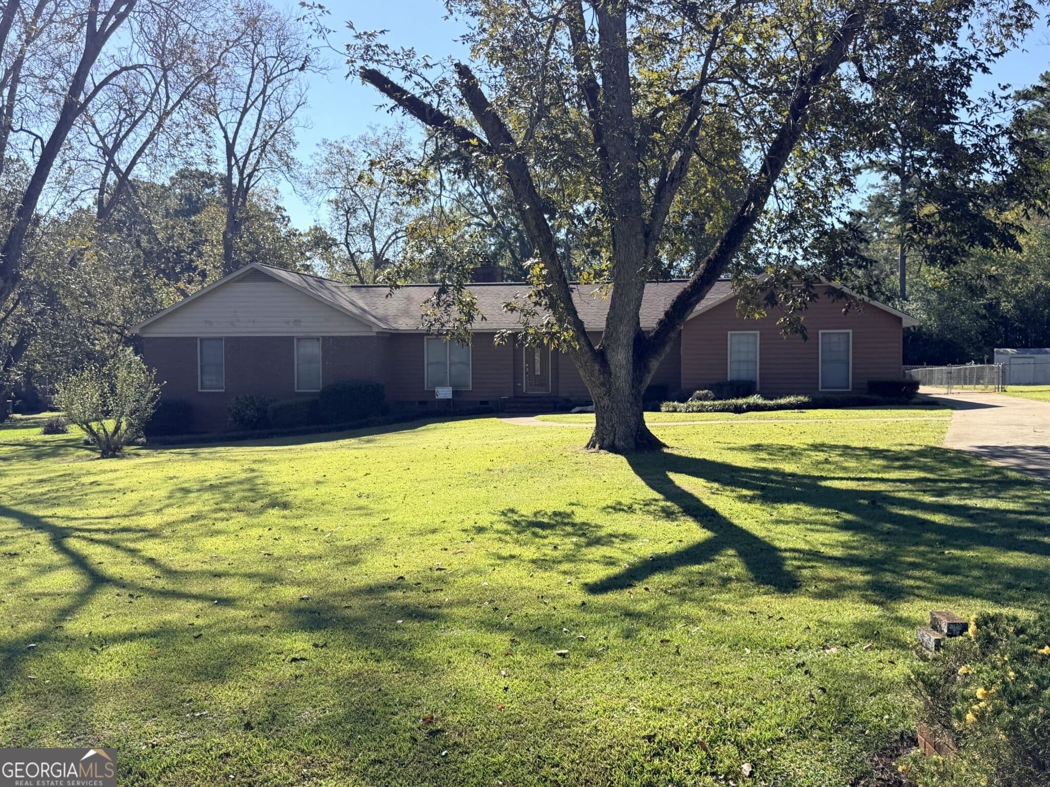 5 bedroom, 3 bathroom, 2,750 sq ft single family residence for sale at 168 Berkeley Road, Albany, GA 31721