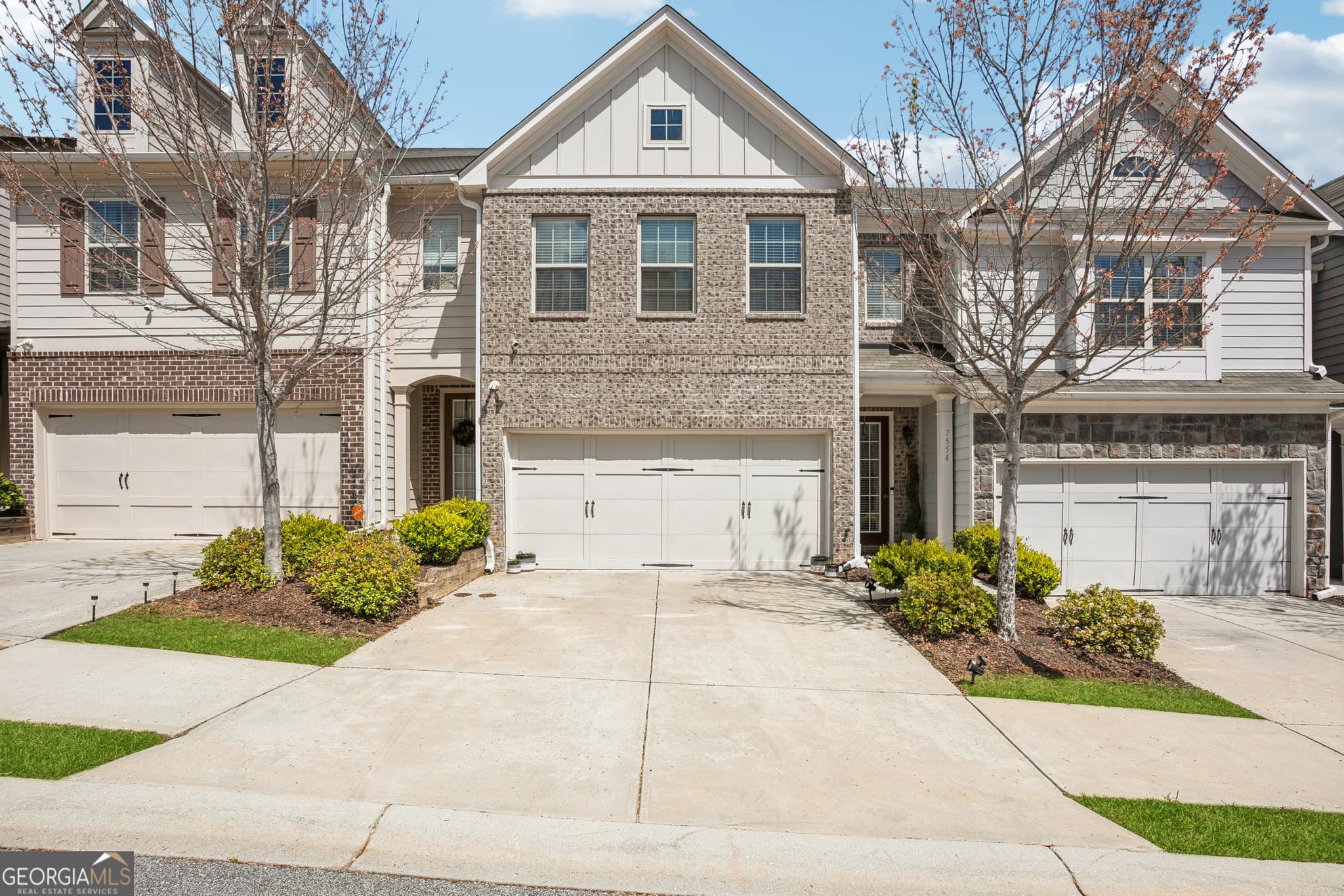 3 bedroom, 2.5 bathroom, 1,992 sq ft townhouse sold at 7554 Roseberry Way, Lithonia, GA 30038