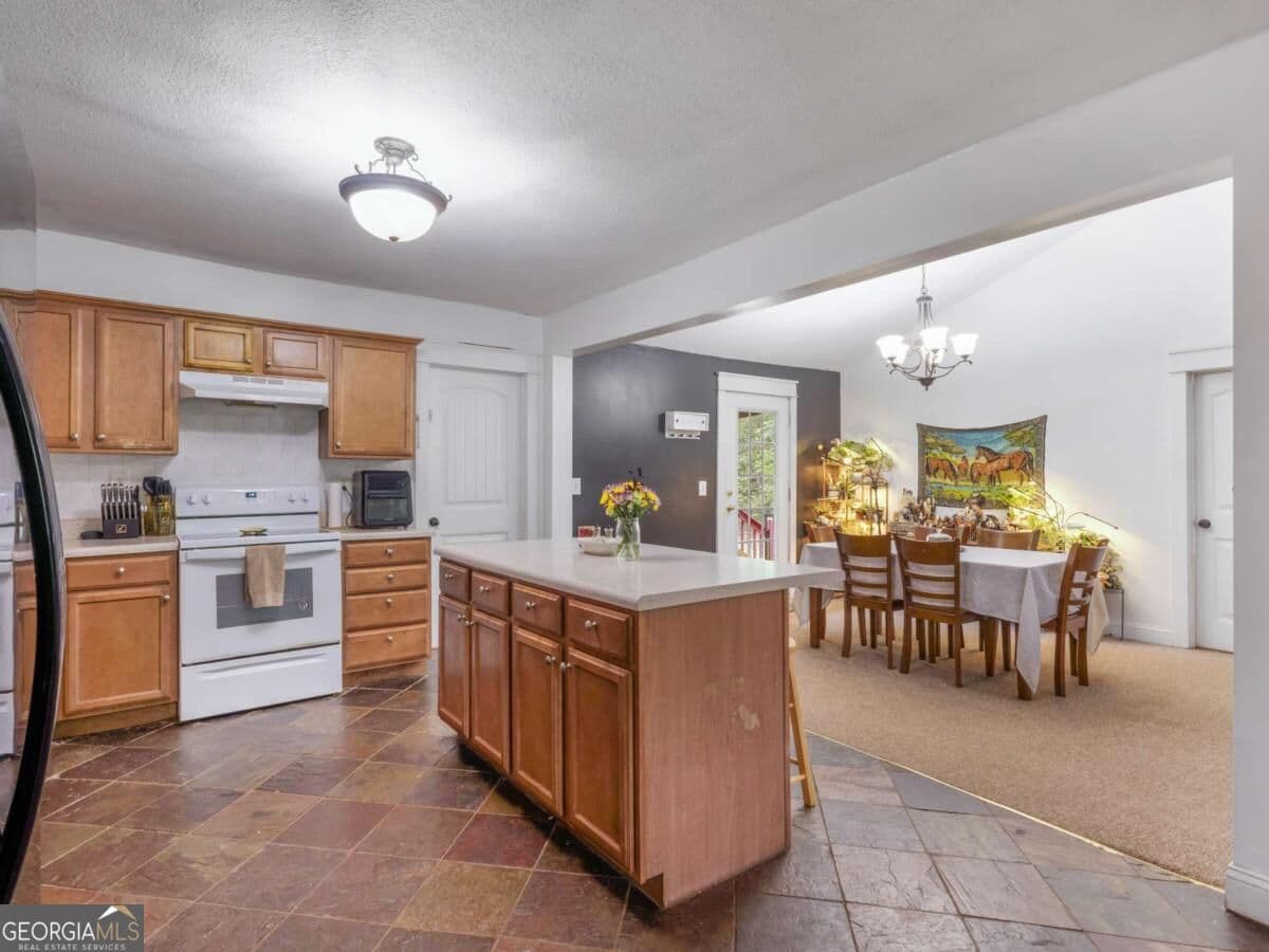 3 bedroom, 2 bathroom, 1,824 sq ft single family residence for sale at 525 Norwood Street, Culloden, GA 31016 — photo 5