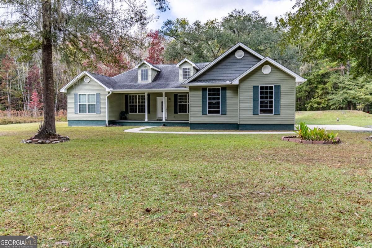 3 bedroom, 2 bathroom single family residence under contract at 14261 Us Highway 17, Townsend, GA 31331 — photo 2