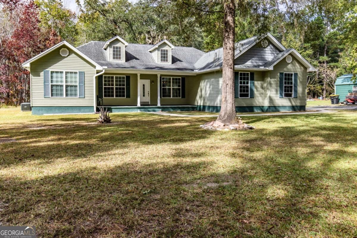 3 bedroom, 2 bathroom single family residence under contract at 14261 Us Highway 17, Townsend, GA 31331 — photo 3