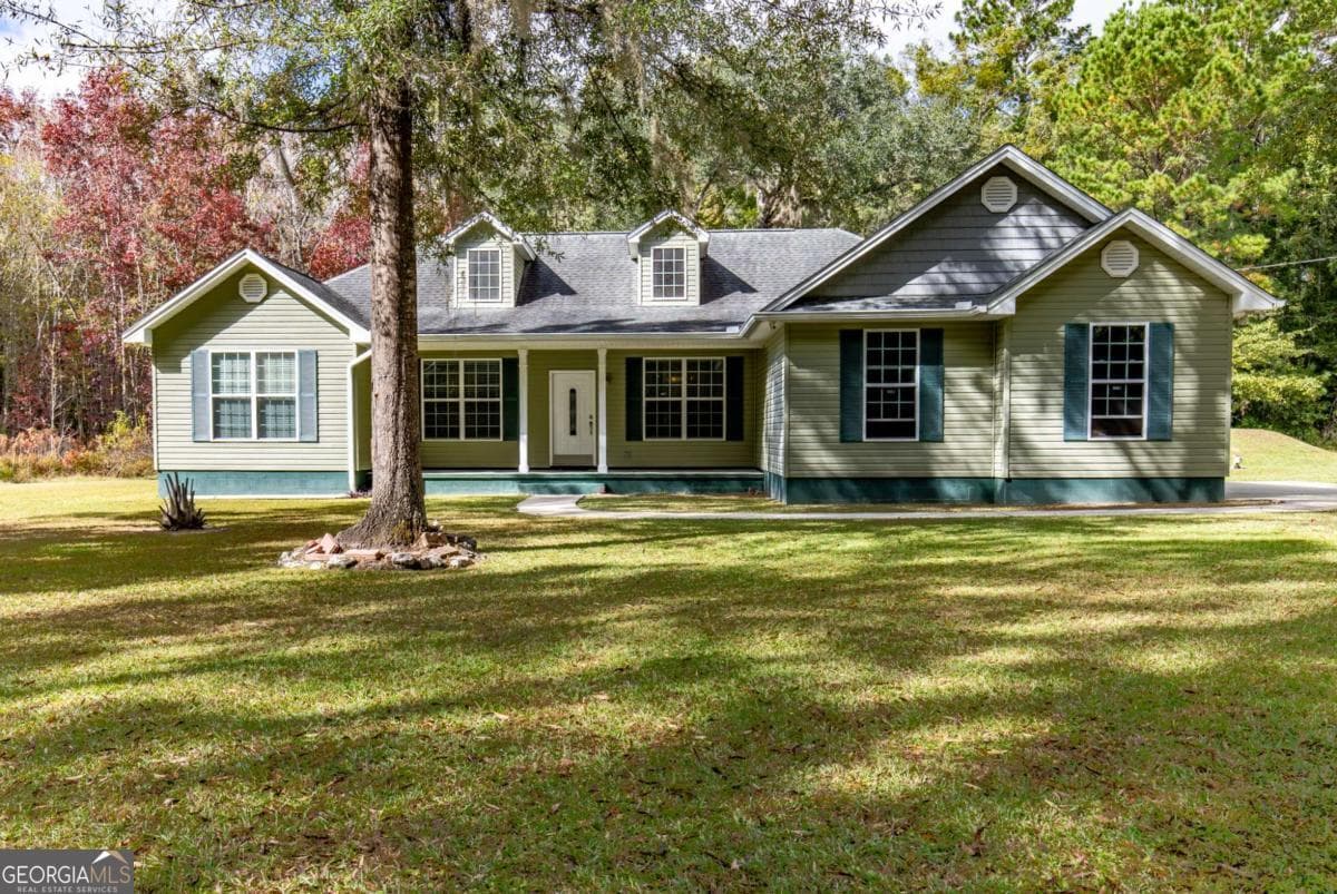 3 bedroom, 2 bathroom single family residence under contract at 14261 Us Highway 17, Townsend, GA 31331