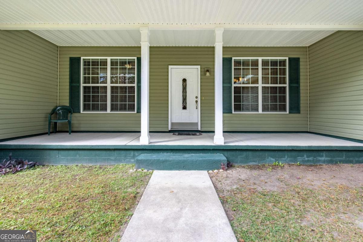3 bedroom, 2 bathroom single family residence under contract at 14261 Us Highway 17, Townsend, GA 31331 — photo 5