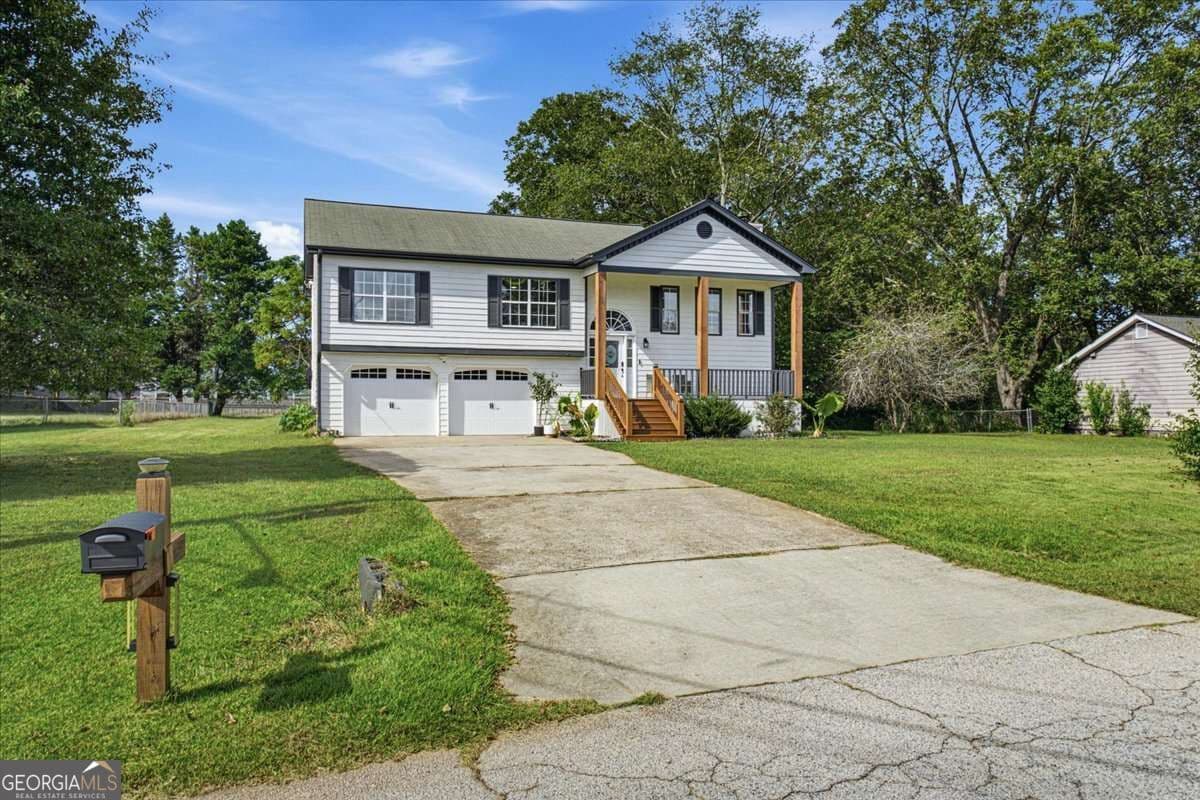 5 bedroom, 3 bathroom, 2,209 sq ft single family residence for sale at 326 Golden Rod Lane, Auburn, GA 30011 — photo 2