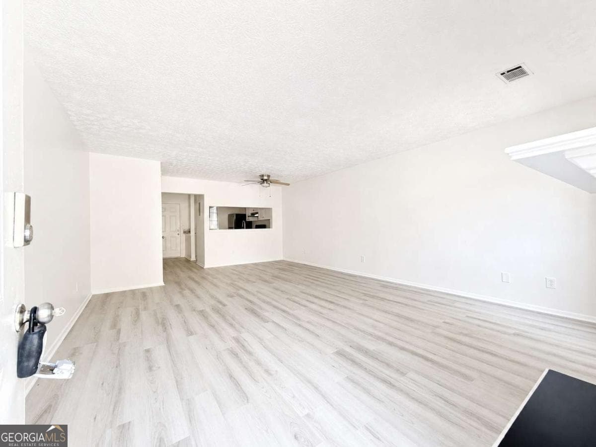 2 bedroom, 2 bathroom, 1,120 sq ft townhouse for sale at 6624 Wellington Square, Norcross, GA 30093 — photo 5