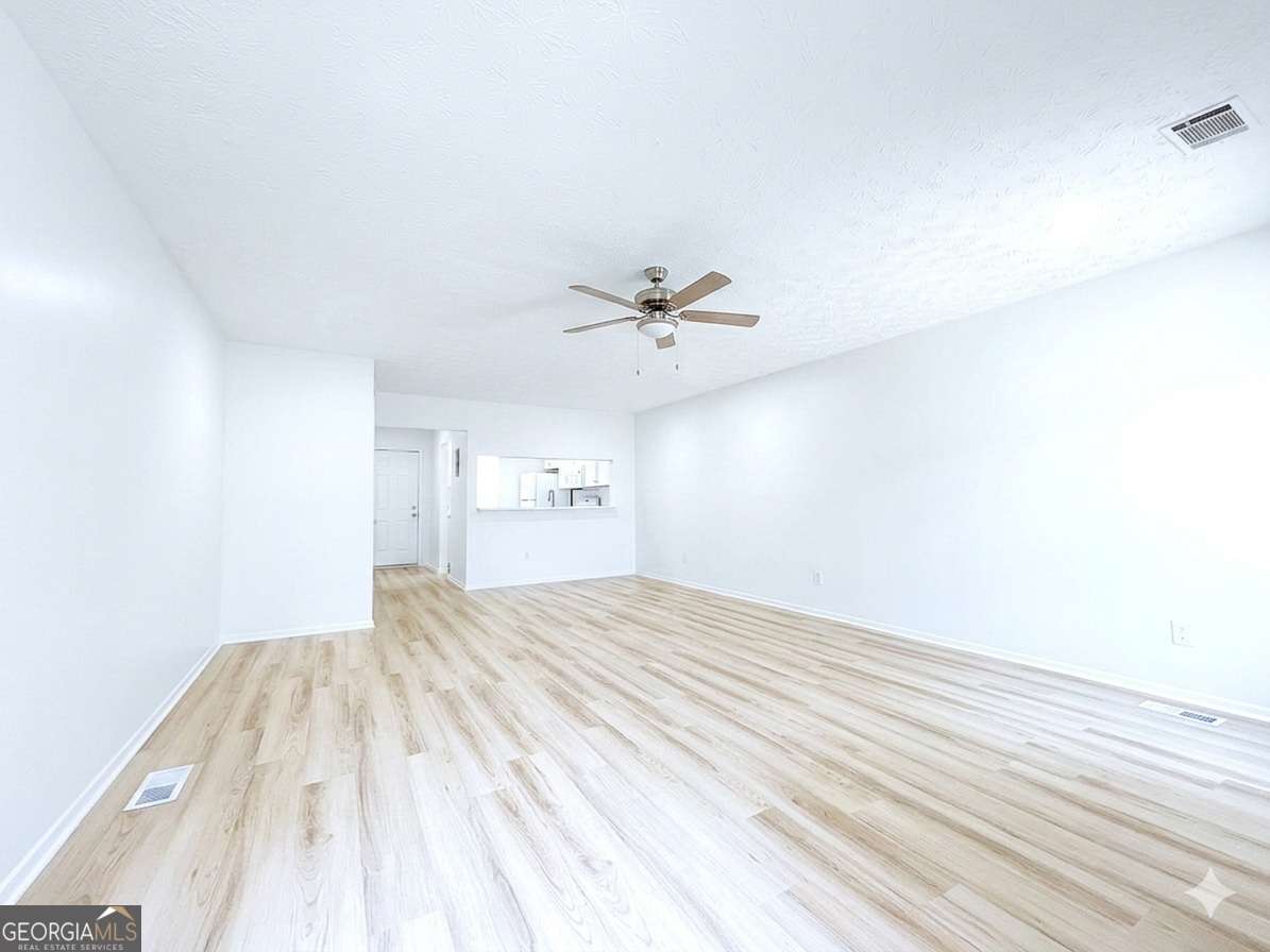 2 bedroom, 2 bathroom, 1,120 sq ft townhouse for sale at 6624 Wellington Square, Norcross, GA 30093 — photo 4
