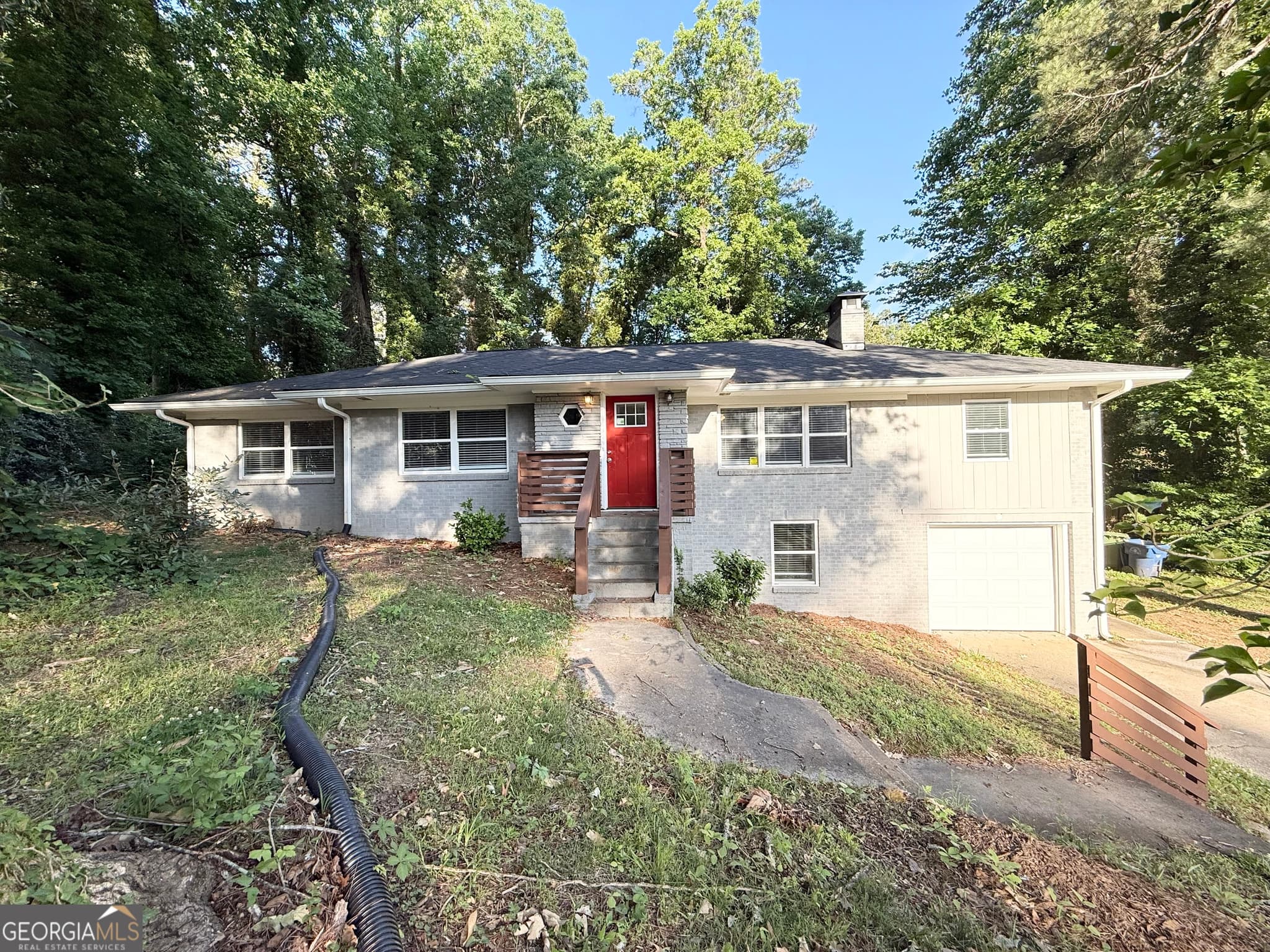 5 bedroom, 3 bathroom, 1,655 sq ft single family residence for sale at 2007 Highview Road, Atlanta, GA 30311 — photo 2