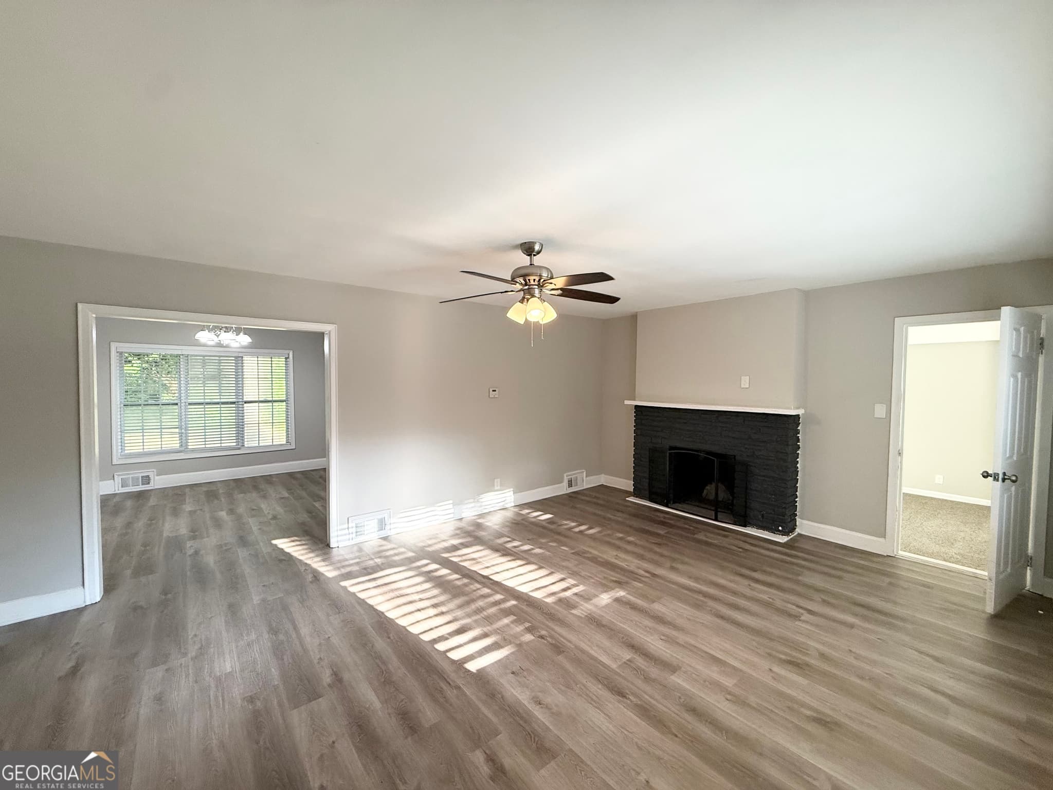 5 bedroom, 3 bathroom, 1,655 sq ft single family residence for sale at 2007 Highview Road, Atlanta, GA 30311 — photo 3