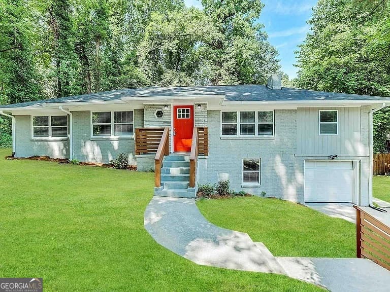 5 bedroom, 3 bathroom, 1,655 sq ft single family residence for sale at 2007 Highview Road, Atlanta, GA 30311