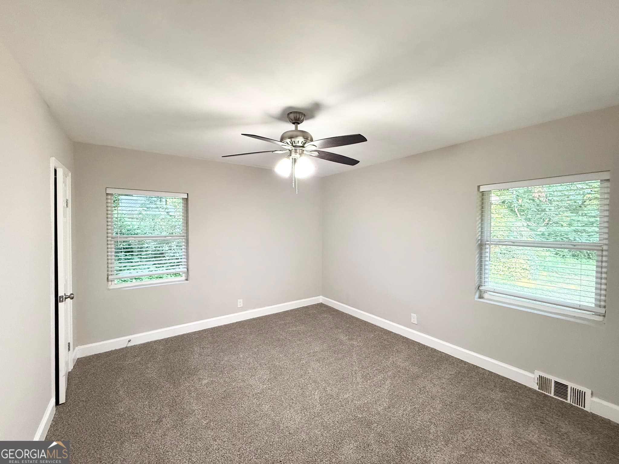 5 bedroom, 3 bathroom, 1,655 sq ft single family residence for sale at 2007 Highview Road, Atlanta, GA 30311 — photo 8