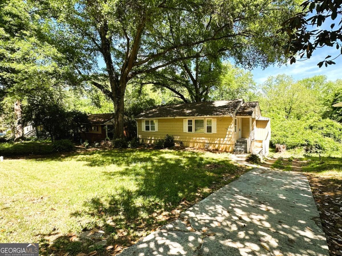 3 bedroom, 2 bathroom, 976 sq ft single family residence for rent at 1900 Meadow Lane 1900, Decatur, GA 30032 for $1,665 a month — photo 1 of 1