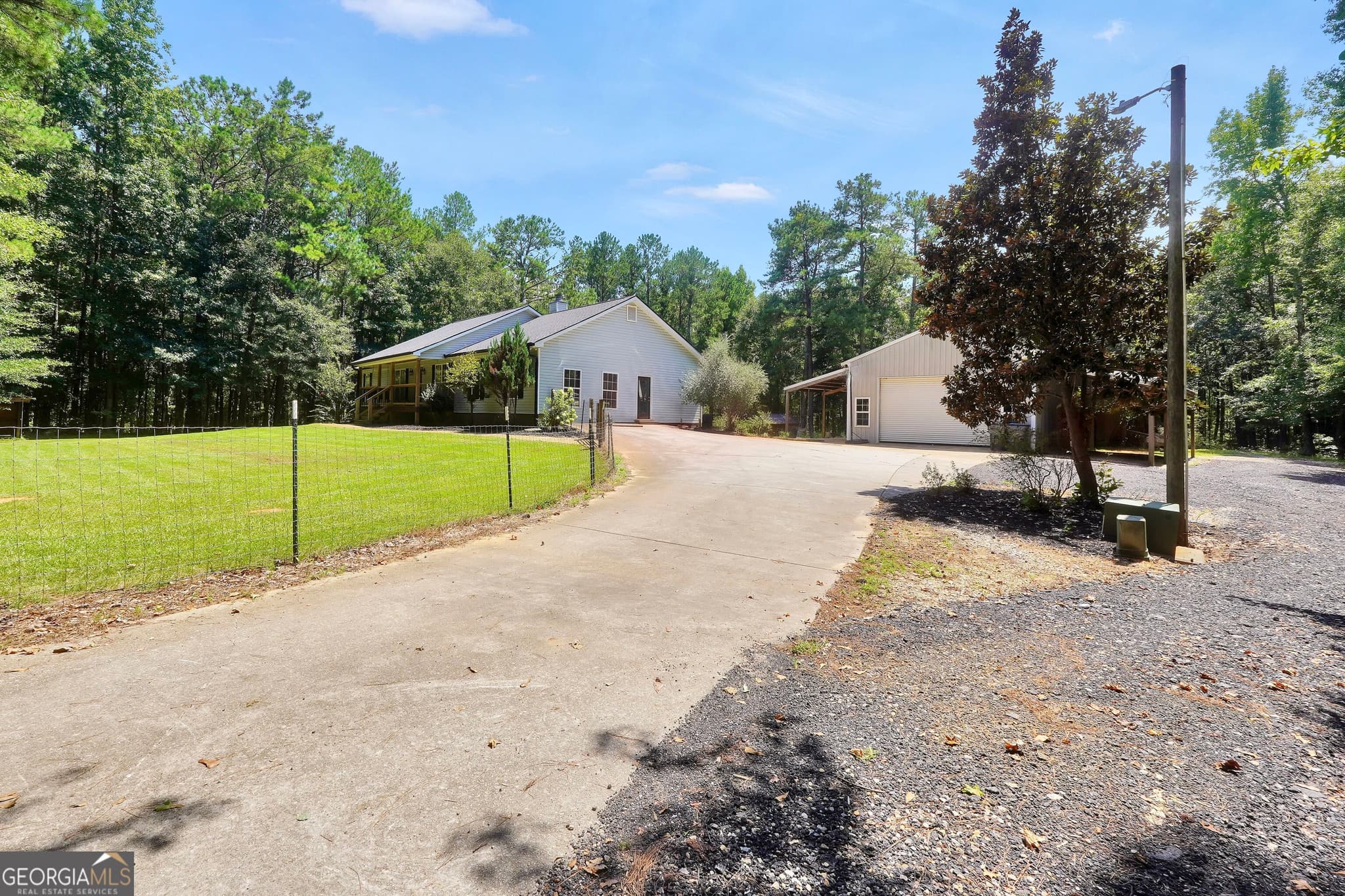 3 bedroom, 2 bathroom, 2,186 sq ft single family residence for sale at 2182 Leguin Mill Road, Locust Grove, GA 30248 — photo 6