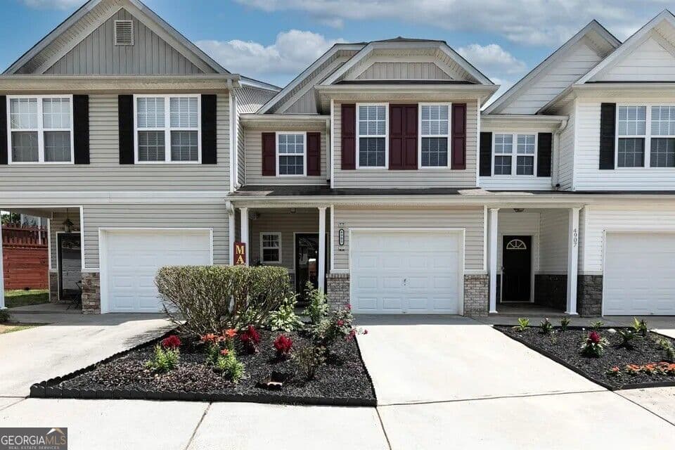 3 bedroom, 2.5 bathroom, 1,692 sq ft townhouse for rent at 4905 Vireo Drive, Flowery Branch, GA 30542 for $1,850 a month — photo 1 of 1