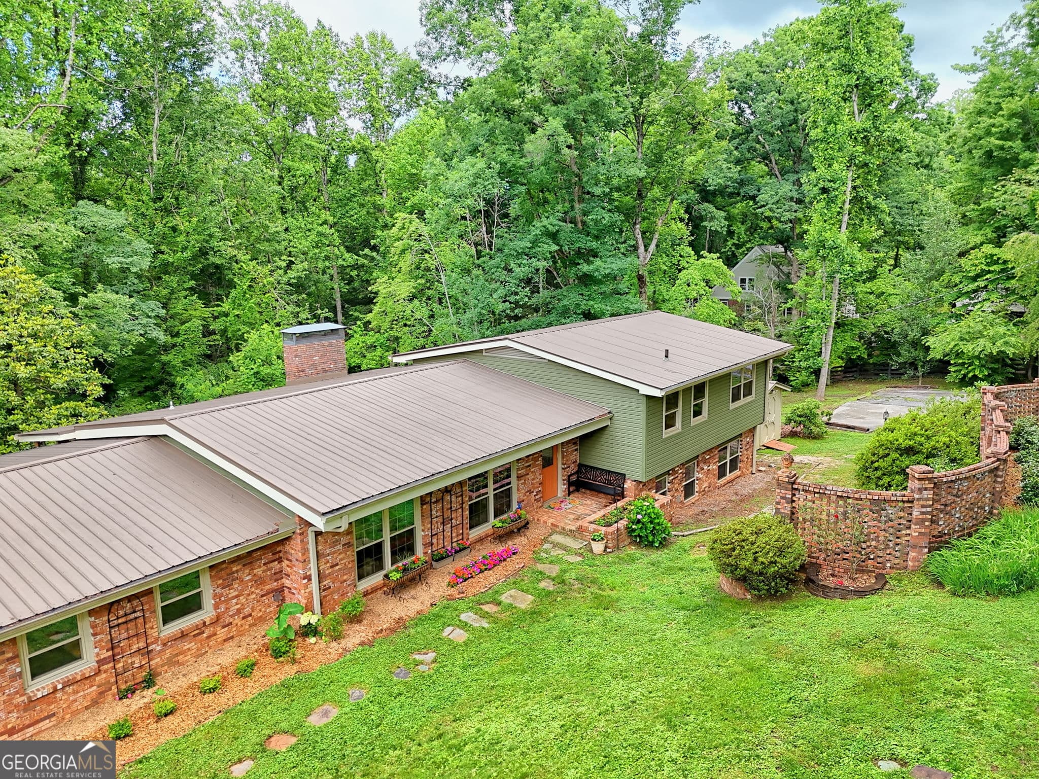 4 bedroom, 3 bathroom, 2,467 sq ft single family residence for sale at 81 Starling Hill Lane, Clayton, GA 30525 — photo 2
