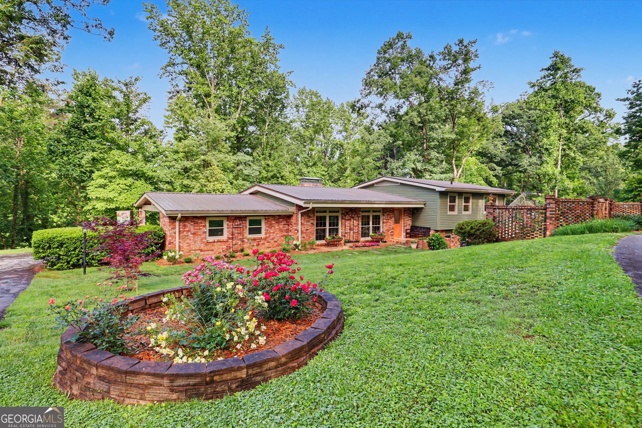 4 bedroom, 3 bathroom, 2,467 sq ft single family residence for sale at 81 Starling Hill Lane, Clayton, GA 30525 — photo 1 of 50