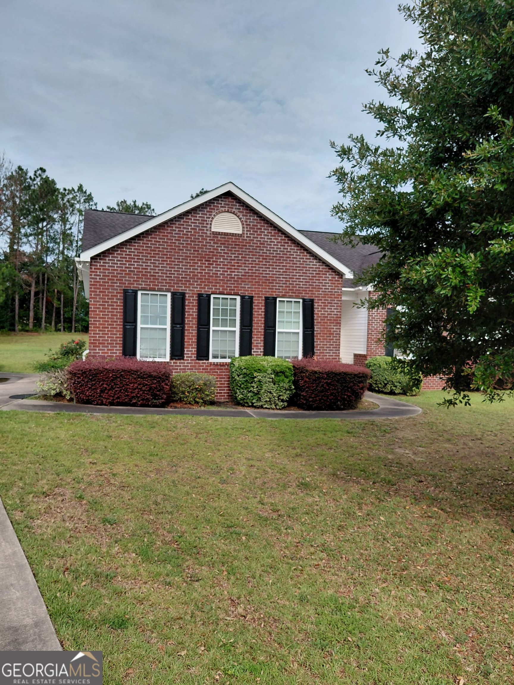 3 bedroom, 2 bathroom, 1,638 sq ft single family residence for sale at 585 Live Oak Way, Dublin, GA 31021 — photo 3