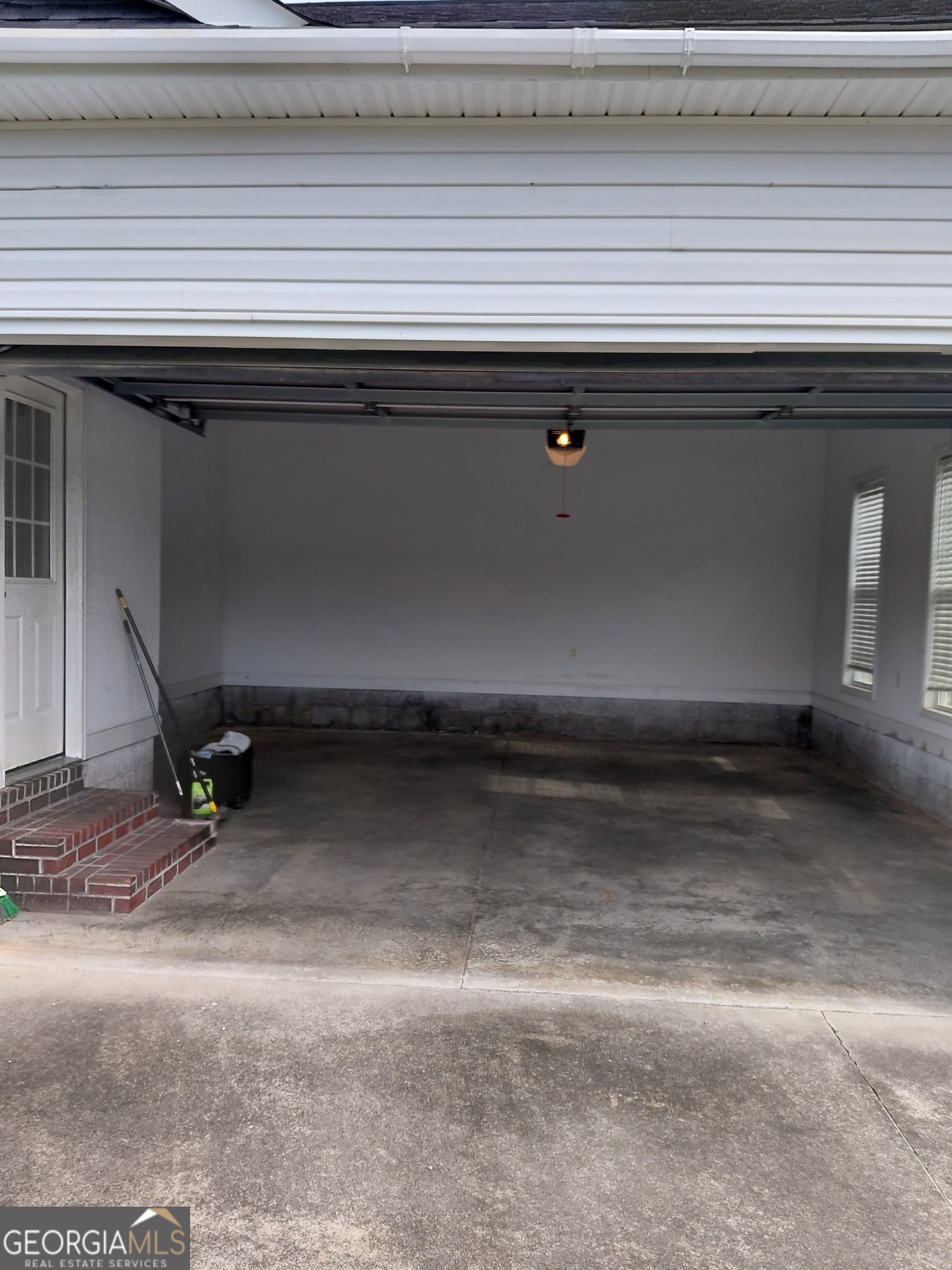 3 bedroom, 2 bathroom, 1,638 sq ft single family residence for sale at 585 Live Oak Way, Dublin, GA 31021 — photo 5
