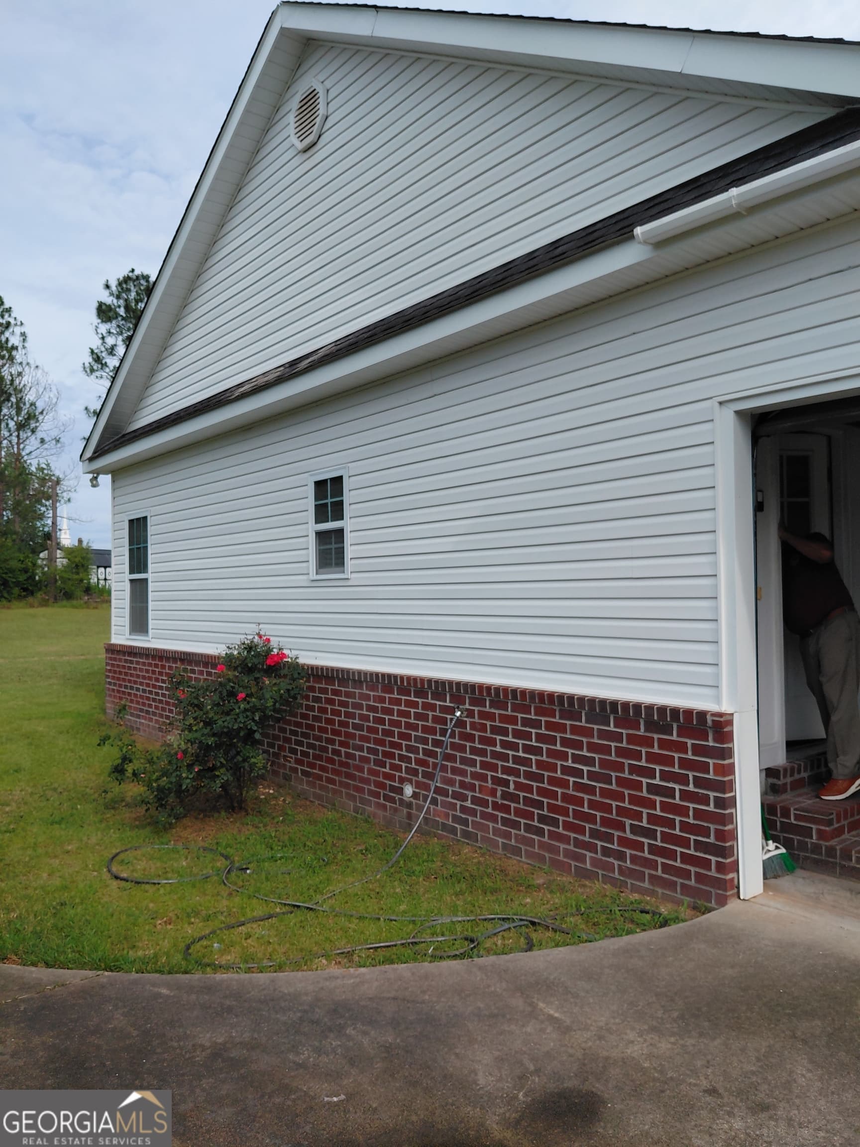 3 bedroom, 2 bathroom, 1,638 sq ft single family residence for sale at 585 Live Oak Way, Dublin, GA 31021 — photo 4