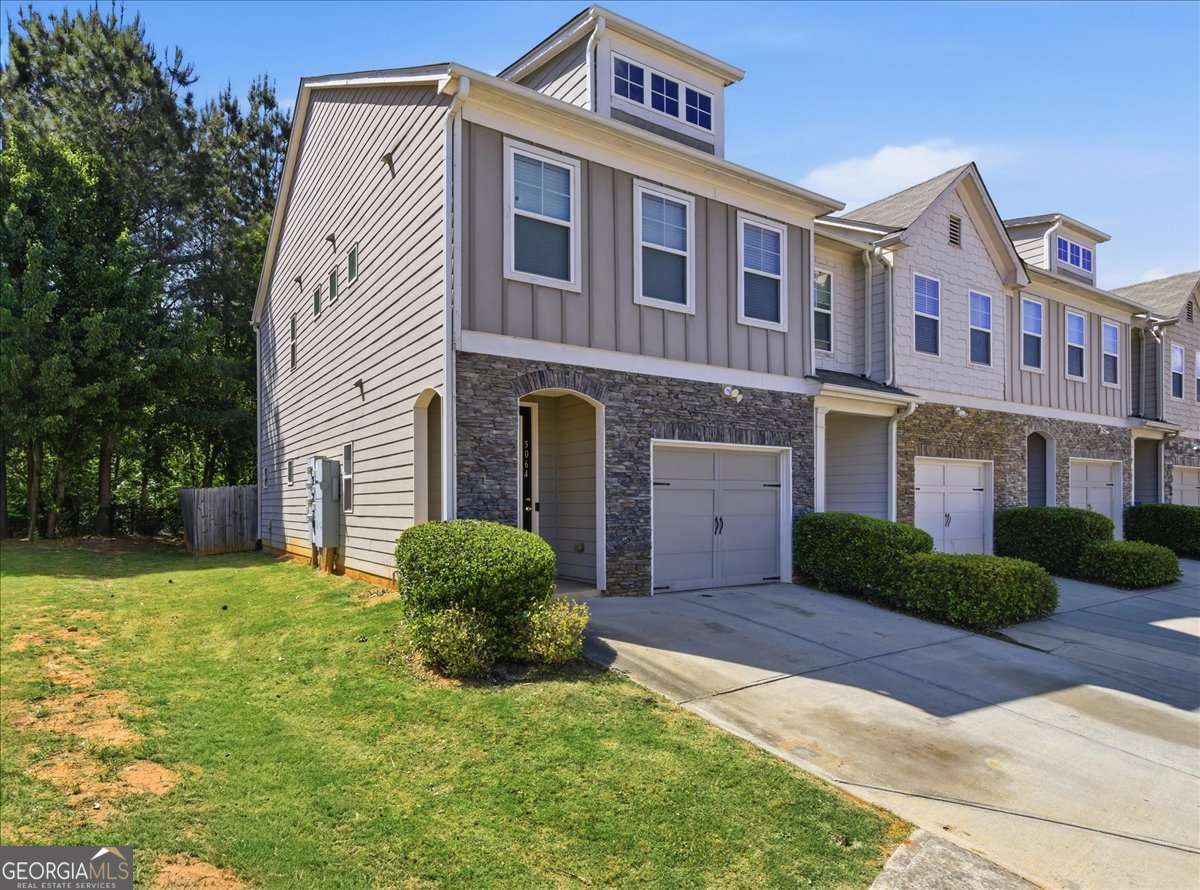 3 bedroom, 2.5 bathroom, 1,520 sq ft townhouse sold at 5064 Longview Walk, Decatur, GA 30035